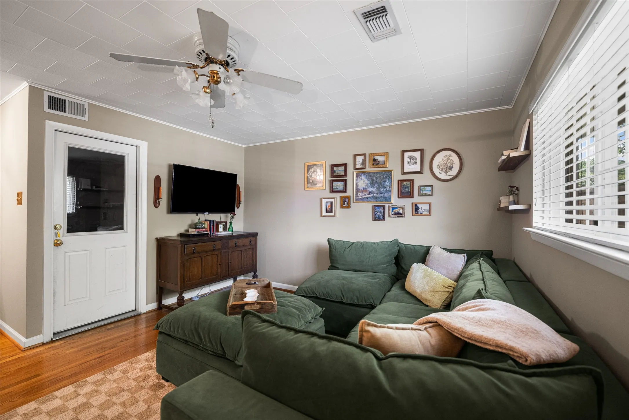 Single Family Residence For Sale in Dallas County , 1240 Dalhart Drive, Richardson, Texas 75080, 3 Bedroom, 2 Bathroom, 2 Garage spaces, 1,358 Sqft, built in 1958, mls#21393172, Real Estate Agent in Richardson, Homes For Sale in Dallas county, Homes For Sale in Richardson, Realtor in Richardson Texas, Real Estate Brokerage Independent Realty Texas, Luminita Cordes Realtor