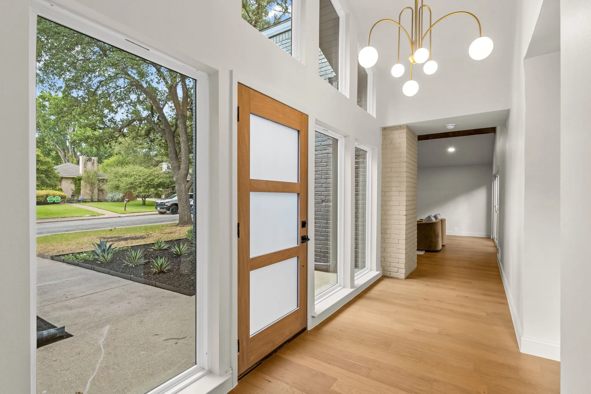 Single Family Residence For Sale in Dallas County , 6530 Southpoint Drive, Dallas, Texas 75248, 3 Bedroom, 4 Bathroom, 2 Garage spaces, 2,499 Sqft, built in 1973, mls#21394220, Real Estate Agent in Dallas, Homes For Sale in Dallas county, Homes For Sale in Dallas, Realtor in Dallas Texas, Real Estate Brokerage Independent Realty Texas, Luminita Cordes Realtor