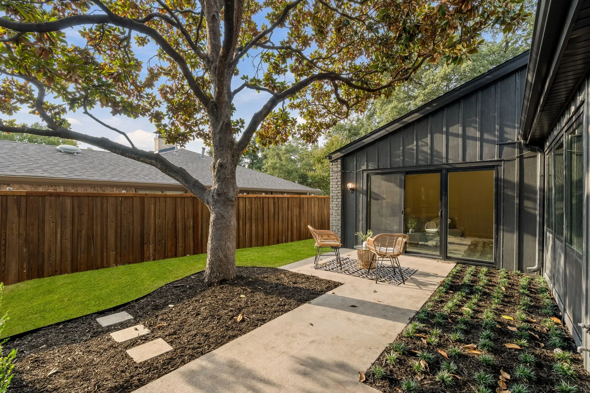 Single Family Residence For Sale in Dallas County , 6530 Southpoint Drive, Dallas, Texas 75248, 3 Bedroom, 4 Bathroom, 2 Garage spaces, 2,499 Sqft, built in 1973, mls#21394220, Real Estate Agent in Dallas, Homes For Sale in Dallas county, Homes For Sale in Dallas, Realtor in Dallas Texas, Real Estate Brokerage Independent Realty Texas, Luminita Cordes Realtor