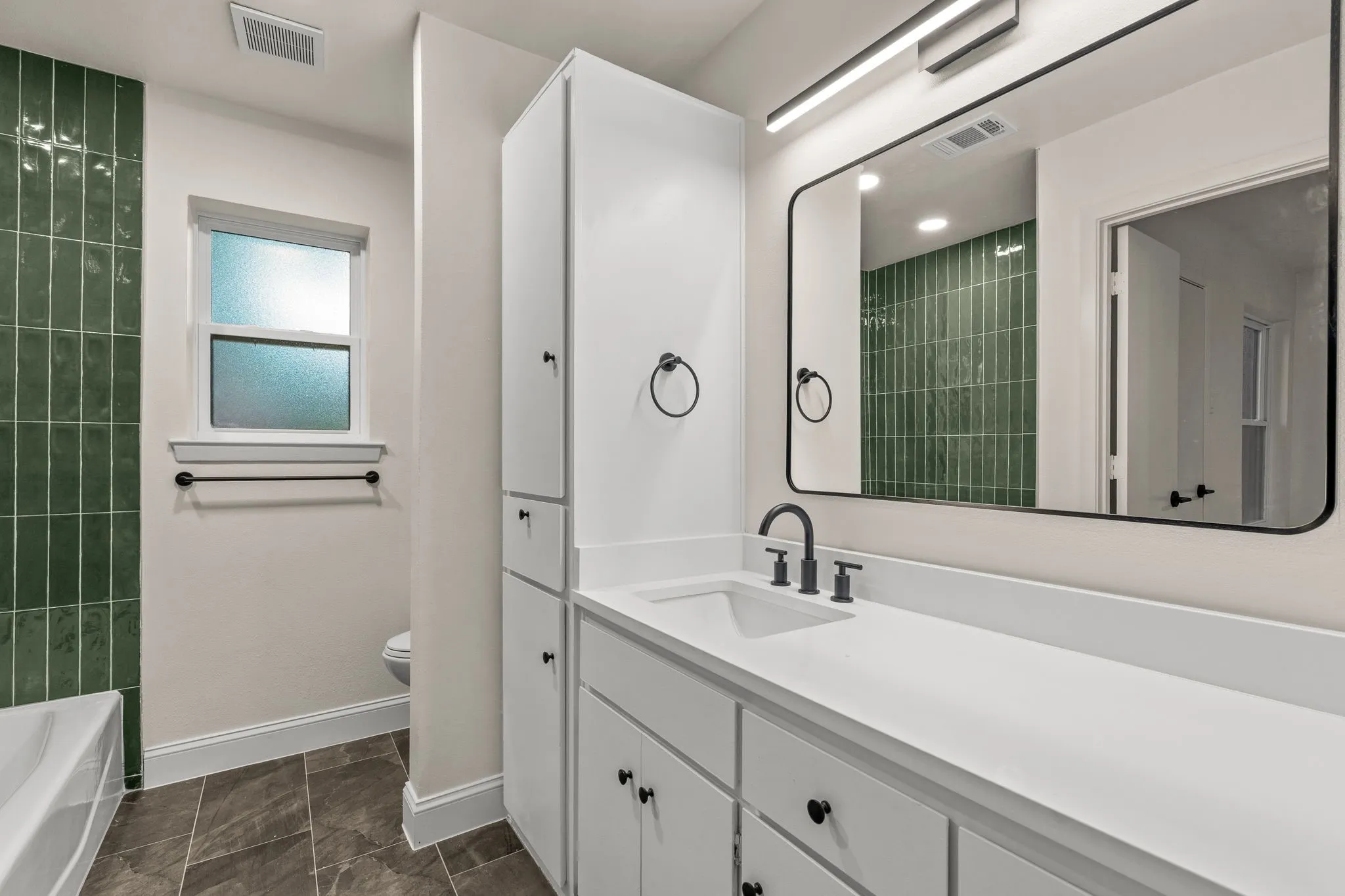Single Family Residence For Sale in Dallas County , 6530 Southpoint Drive, Dallas, Texas 75248, 3 Bedroom, 4 Bathroom, 2 Garage spaces, 2,499 Sqft, built in 1973, mls#21394220, Real Estate Agent in Dallas, Homes For Sale in Dallas county, Homes For Sale in Dallas, Realtor in Dallas Texas, Real Estate Brokerage Independent Realty Texas, Luminita Cordes Realtor