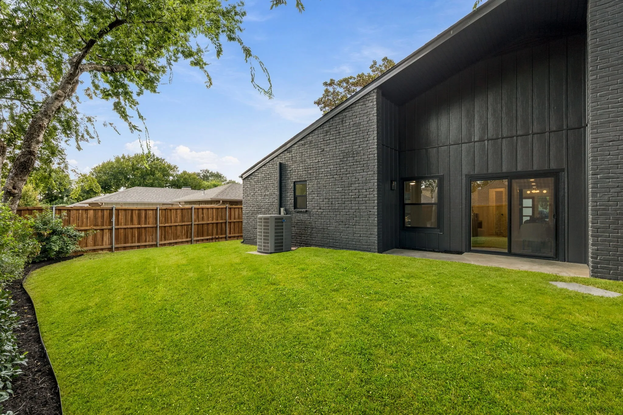 Single Family Residence For Sale in Dallas County , 6530 Southpoint Drive, Dallas, Texas 75248, 3 Bedroom, 4 Bathroom, 2 Garage spaces, 2,499 Sqft, built in 1973, mls#21394220, Real Estate Agent in Dallas, Homes For Sale in Dallas county, Homes For Sale in Dallas, Realtor in Dallas Texas, Real Estate Brokerage Independent Realty Texas, Luminita Cordes Realtor