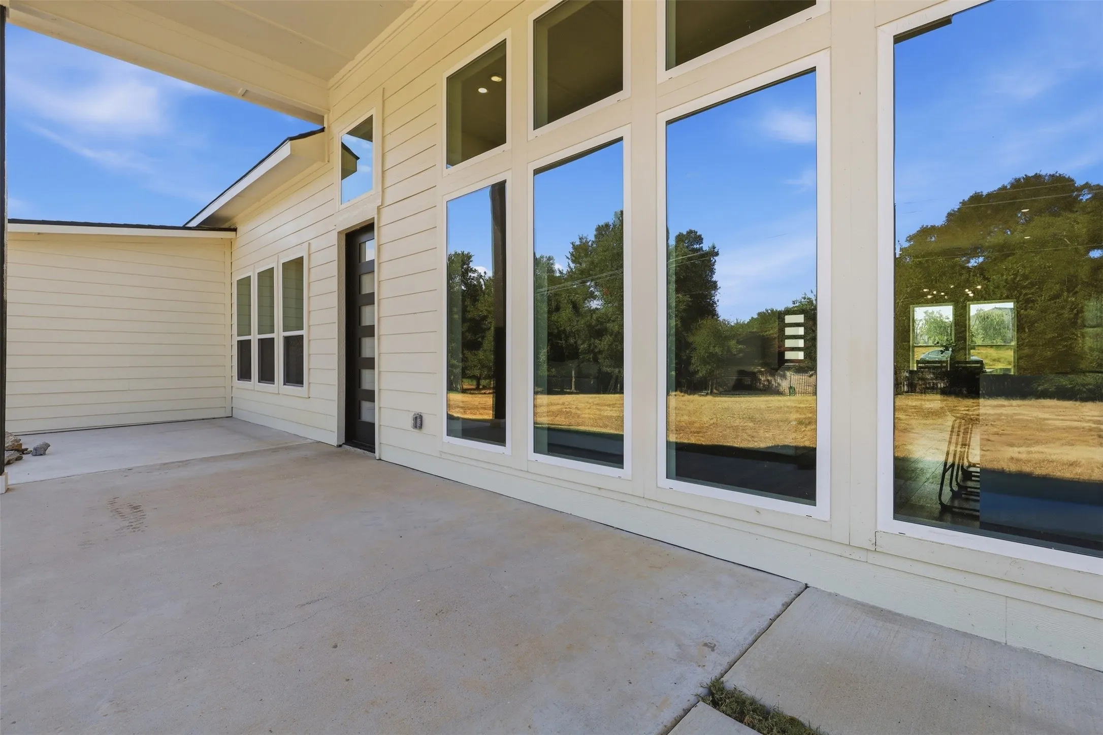 Single Family Residence For Sale in Hood County , 2304 Candlestick Drive, Granbury, Texas 76049, 4 Bedroom, 3 Bathroom, 3 Garage spaces, 2,591 Sqft, built in 2026, mls#21395251, Real Estate Agent in Granbury, Homes For Sale in Hood county, Homes For Sale in Granbury, Realtor in Granbury Texas, Real Estate Brokerage Independent Realty Texas, Luminita Cordes Realtor