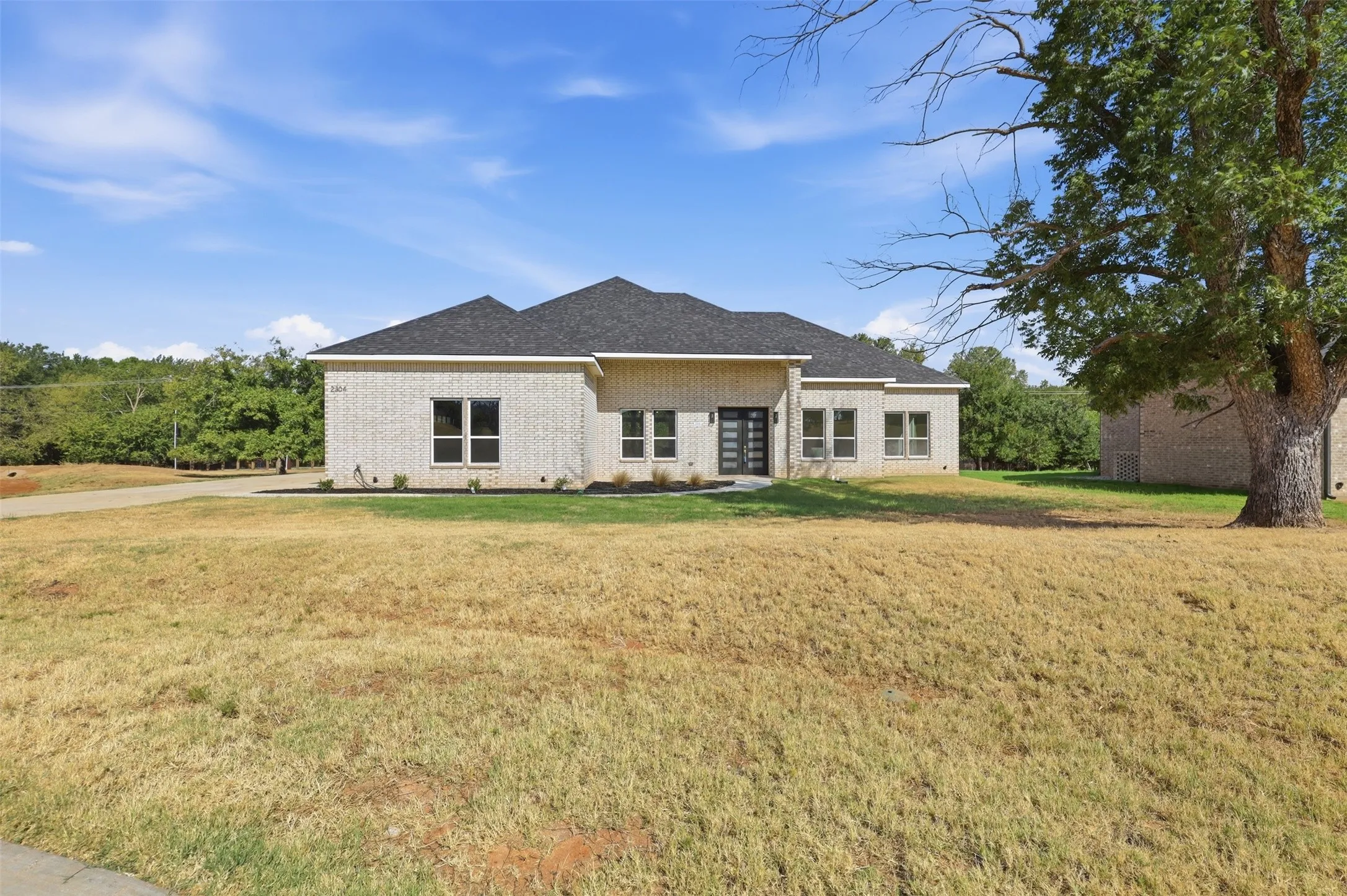 Single Family Residence For Sale in Hood County , 2304 Candlestick Drive, Granbury, Texas 76049, 4 Bedroom, 3 Bathroom, 3 Garage spaces, 2,591 Sqft, built in 2026, mls#21395251, Real Estate Agent in Granbury, Homes For Sale in Hood county, Homes For Sale in Granbury, Realtor in Granbury Texas, Real Estate Brokerage Independent Realty Texas, Luminita Cordes Realtor
