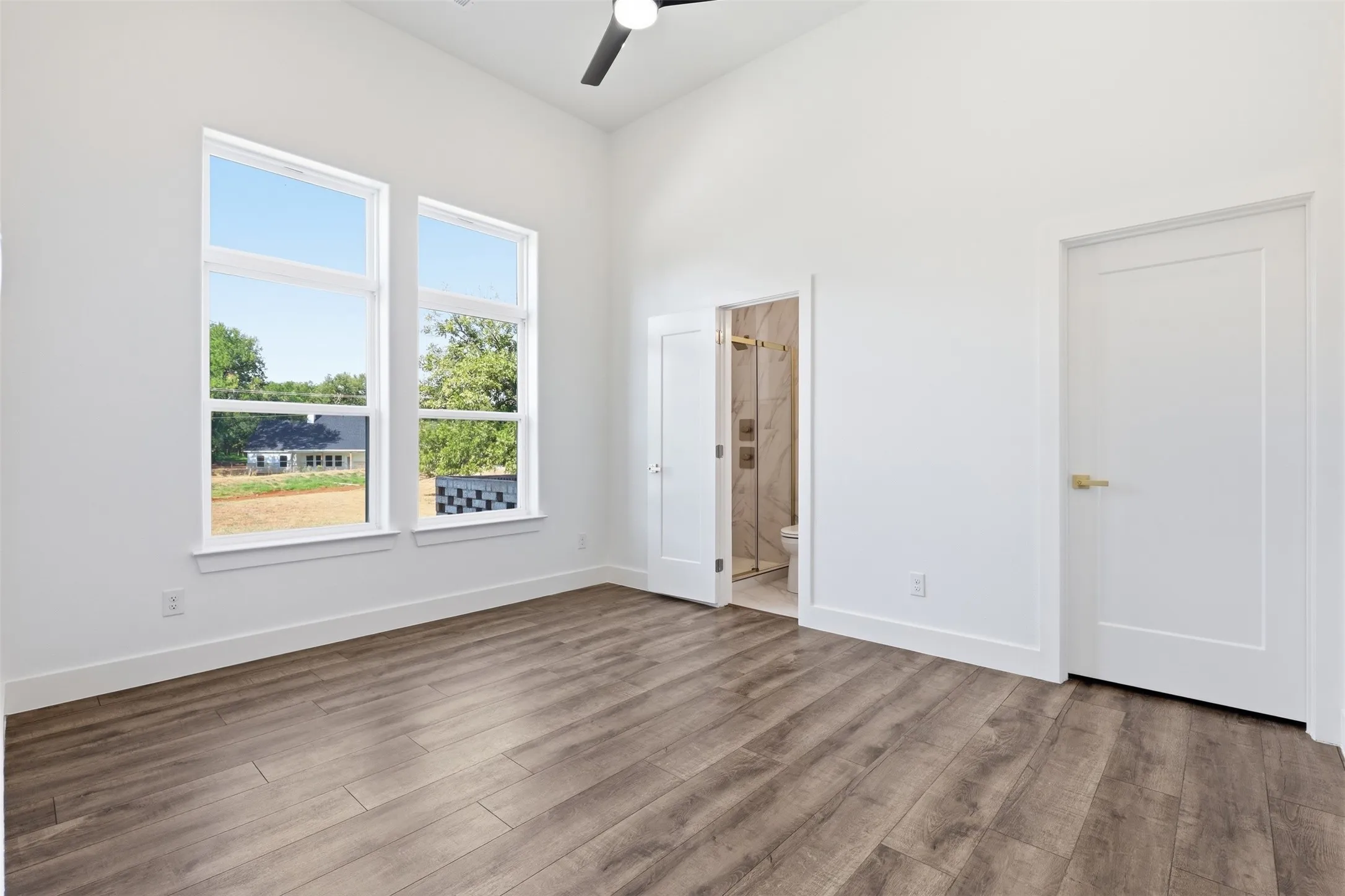 Second primary with en suite bathroom