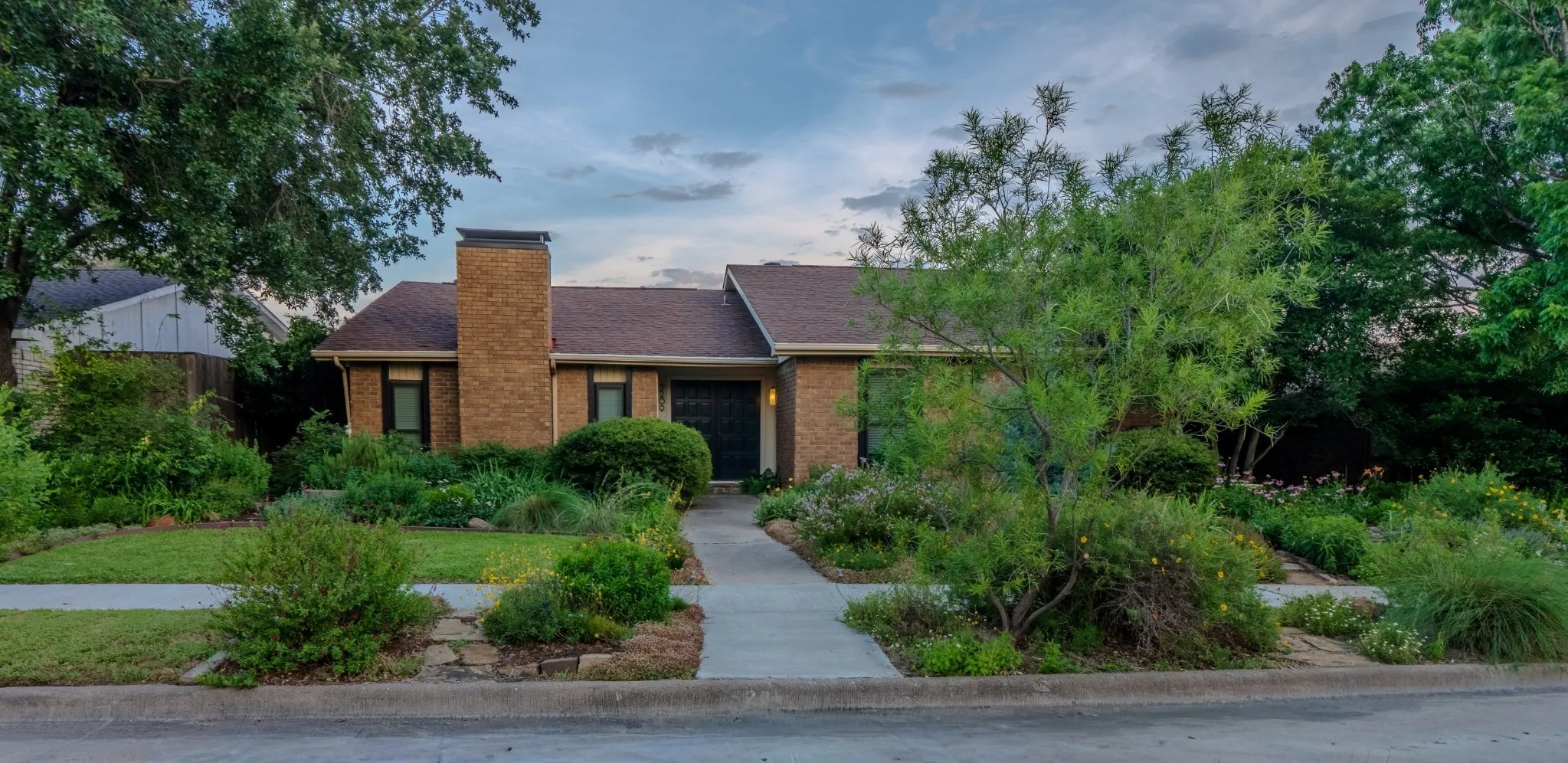 Single Family Residence For Sale in Denton County , 5209 Pruitt Drive, The Colony, Texas 75056, 3 Bedroom, 2 Bathroom, 2 Garage spaces, 1,881 Sqft, built in 1983, mls#21385824, Real Estate Agent in The Colony, Homes For Sale in Denton county, Homes For Sale in The Colony, Realtor in The Colony Texas, Real Estate Brokerage Independent Realty Texas, Luminita Cordes Realtor