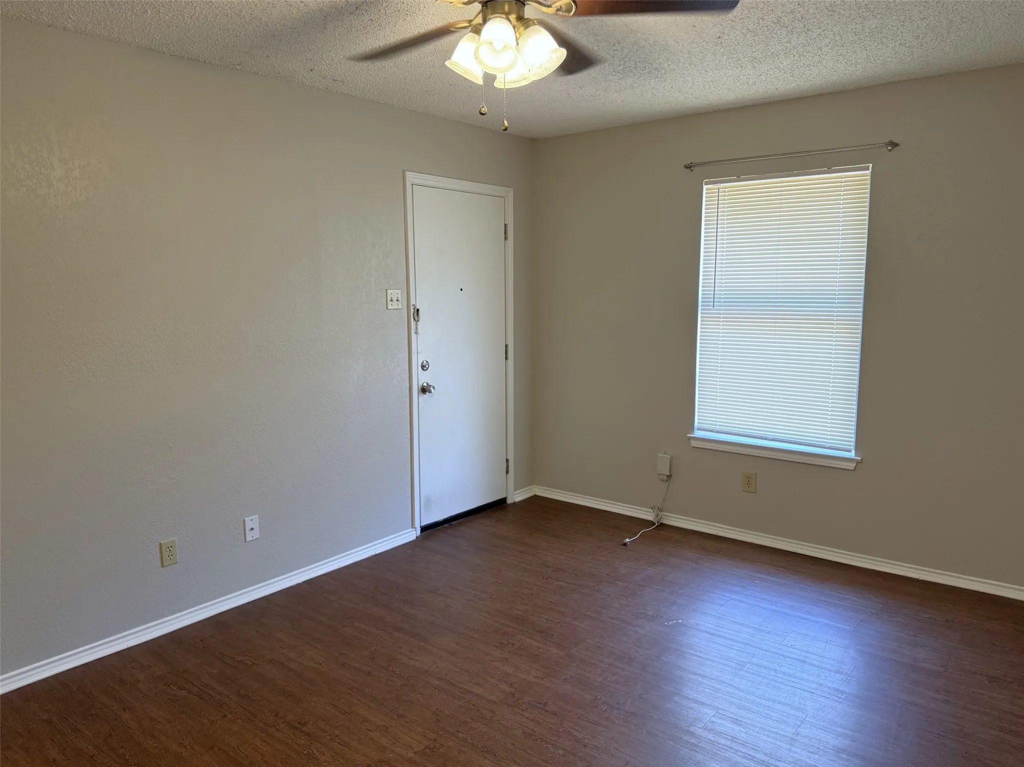 Duplex For Rent in Denton County , 2212 Bernard Street, Denton, Texas 76205, 2 Bedroom, 2 Bathroom, Garage spaces, 1,212 Sqft, built in 1985, mls#21395472, Real Estate Agent in Denton, Homes For Rent in Denton county, Homes For Rent in Denton, Realtor in Denton Texas, Real Estate Brokerage Independent Realty Texas, Luminita Cordes Realtor