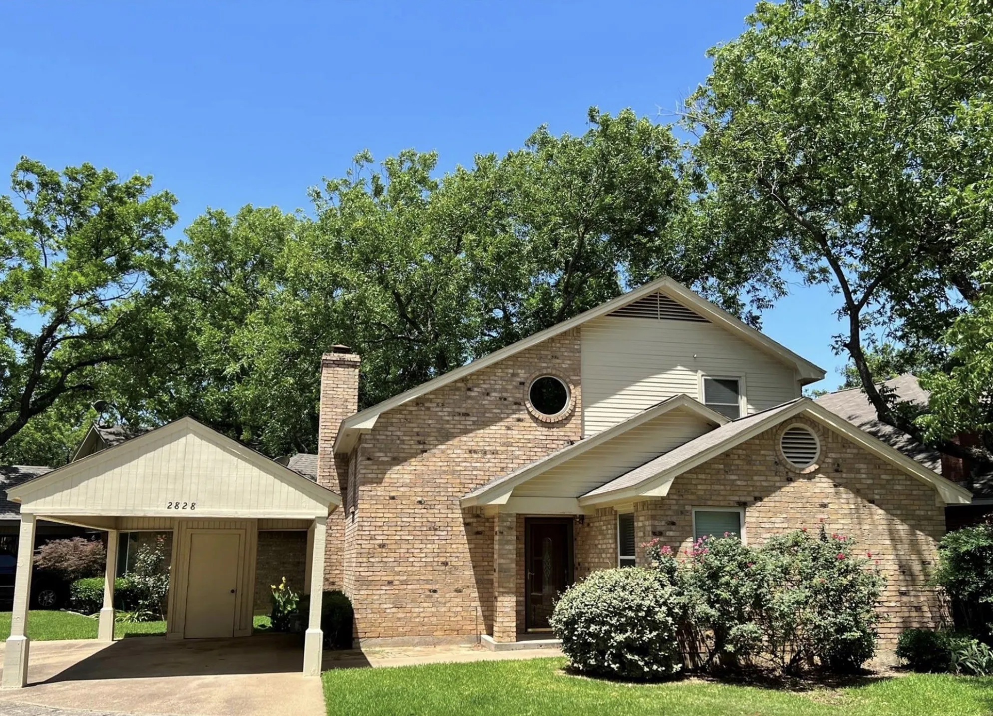 Single Family Residence For Rent in Tarrant County , 2828 Inniswood Circle, Arlington, Texas 76015, 2 Bedroom, 2 Bathroom, Garage spaces, 1,174 Sqft, built in 1984, mls#21395279, Real Estate Agent in Arlington, Homes For Rent in Tarrant county, Homes For Rent in Arlington, Realtor in Arlington Texas, Real Estate Brokerage Independent Realty Texas, Luminita Cordes Realtor