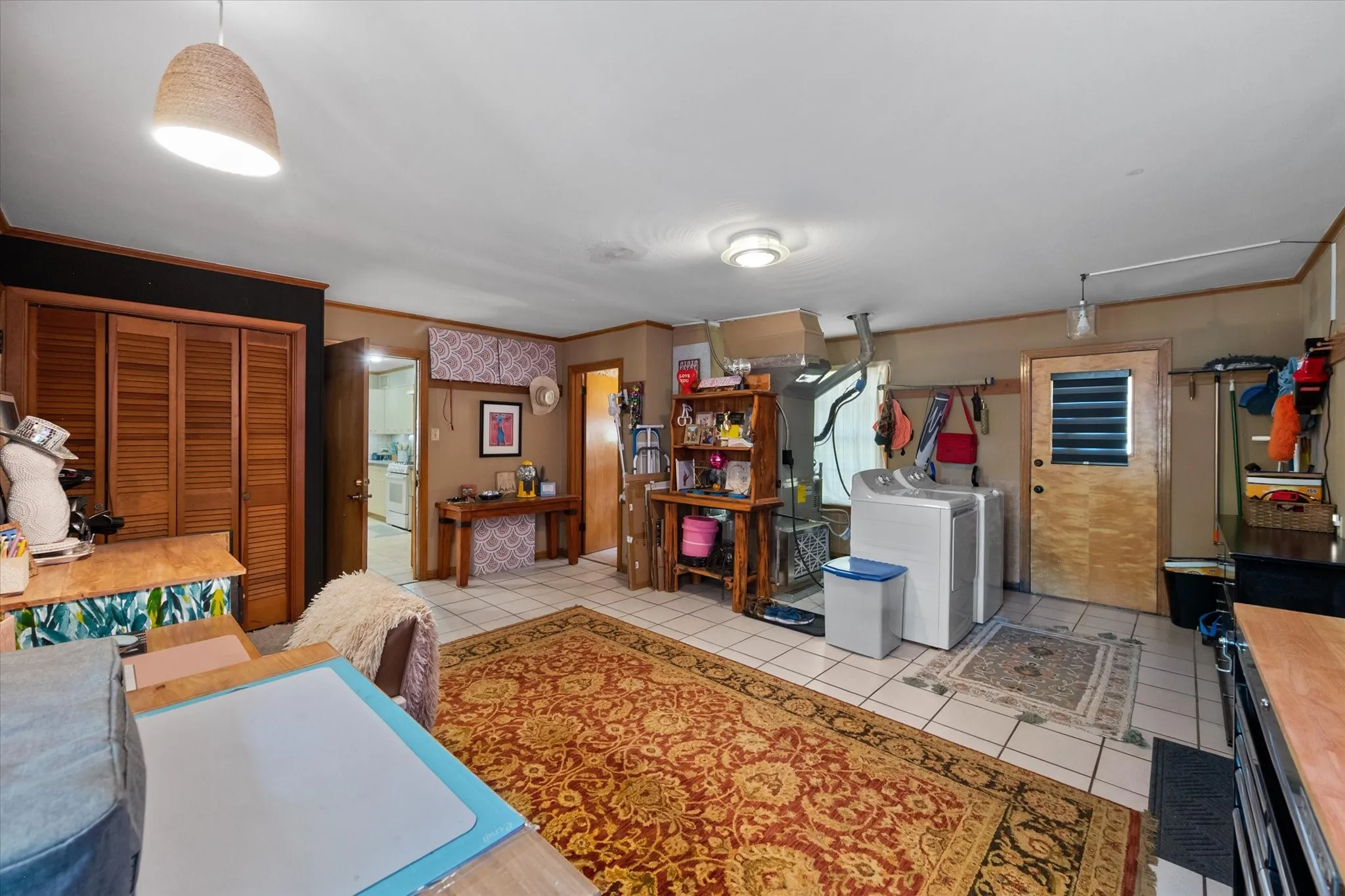 Single Family Residence For Sale in Henderson County , 708 S Palestine Street, Athens, Texas 75751, 3 Bedroom, 3 Bathroom, 2 Garage spaces, 3,053 Sqft, built in 1953, mls#21394457, Real Estate Agent in Athens, Homes For Sale in Henderson county, Homes For Sale in Athens, Realtor in Athens Texas, Real Estate Brokerage Independent Realty Texas, Luminita Cordes Realtor