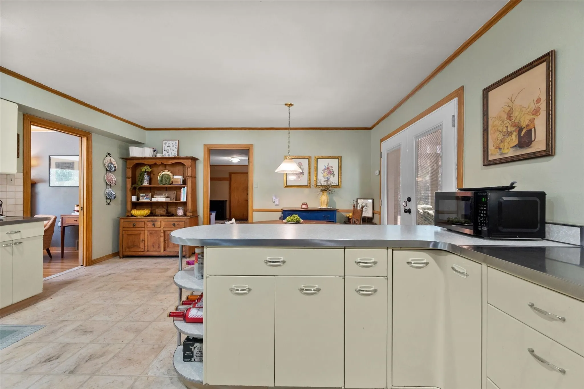 Single Family Residence For Sale in Henderson County , 708 S Palestine Street, Athens, Texas 75751, 3 Bedroom, 3 Bathroom, 2 Garage spaces, 3,053 Sqft, built in 1953, mls#21394457, Real Estate Agent in Athens, Homes For Sale in Henderson county, Homes For Sale in Athens, Realtor in Athens Texas, Real Estate Brokerage Independent Realty Texas, Luminita Cordes Realtor