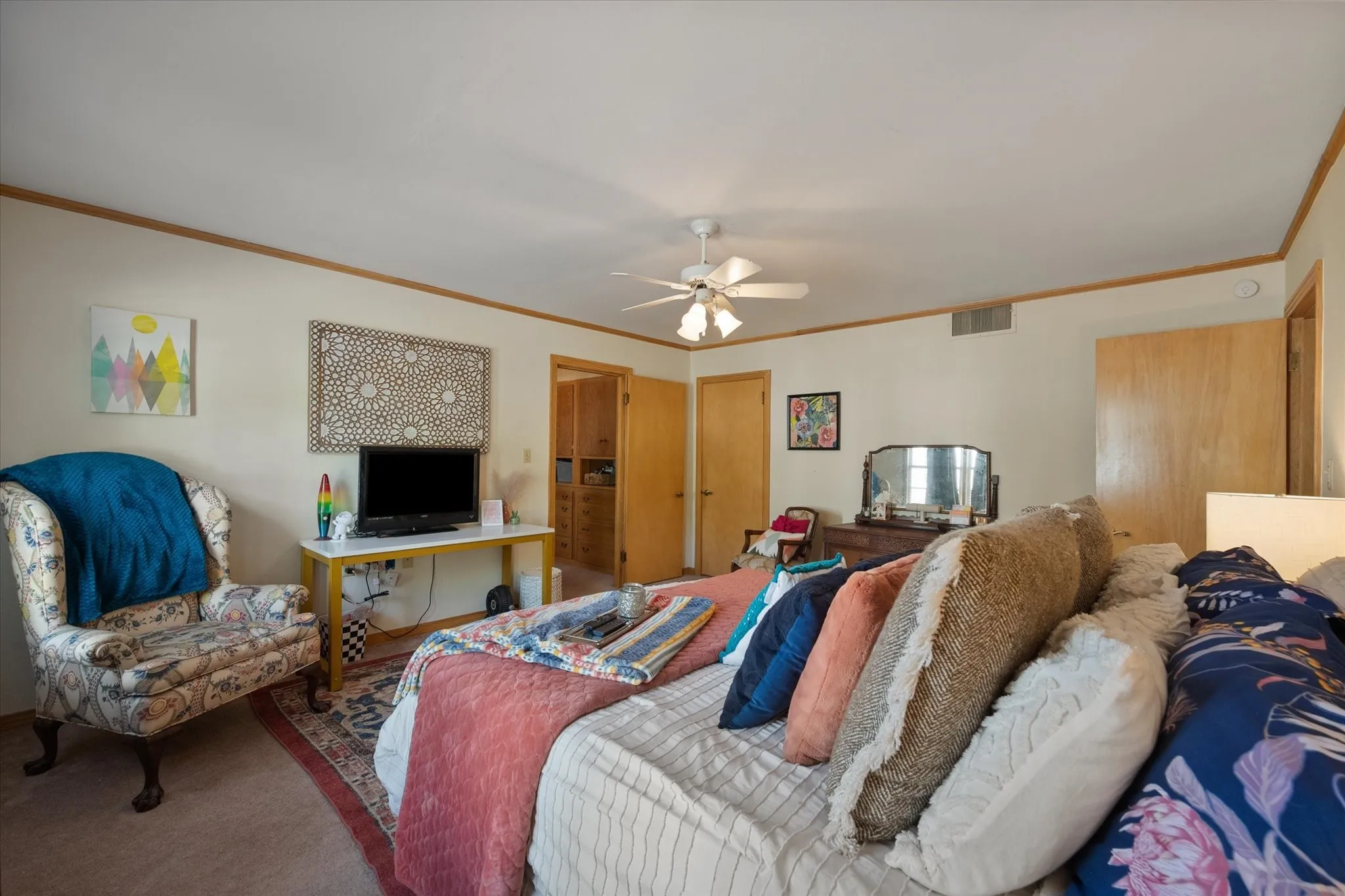 Single Family Residence For Sale in Henderson County , 708 S Palestine Street, Athens, Texas 75751, 3 Bedroom, 3 Bathroom, 2 Garage spaces, 3,053 Sqft, built in 1953, mls#21394457, Real Estate Agent in Athens, Homes For Sale in Henderson county, Homes For Sale in Athens, Realtor in Athens Texas, Real Estate Brokerage Independent Realty Texas, Luminita Cordes Realtor