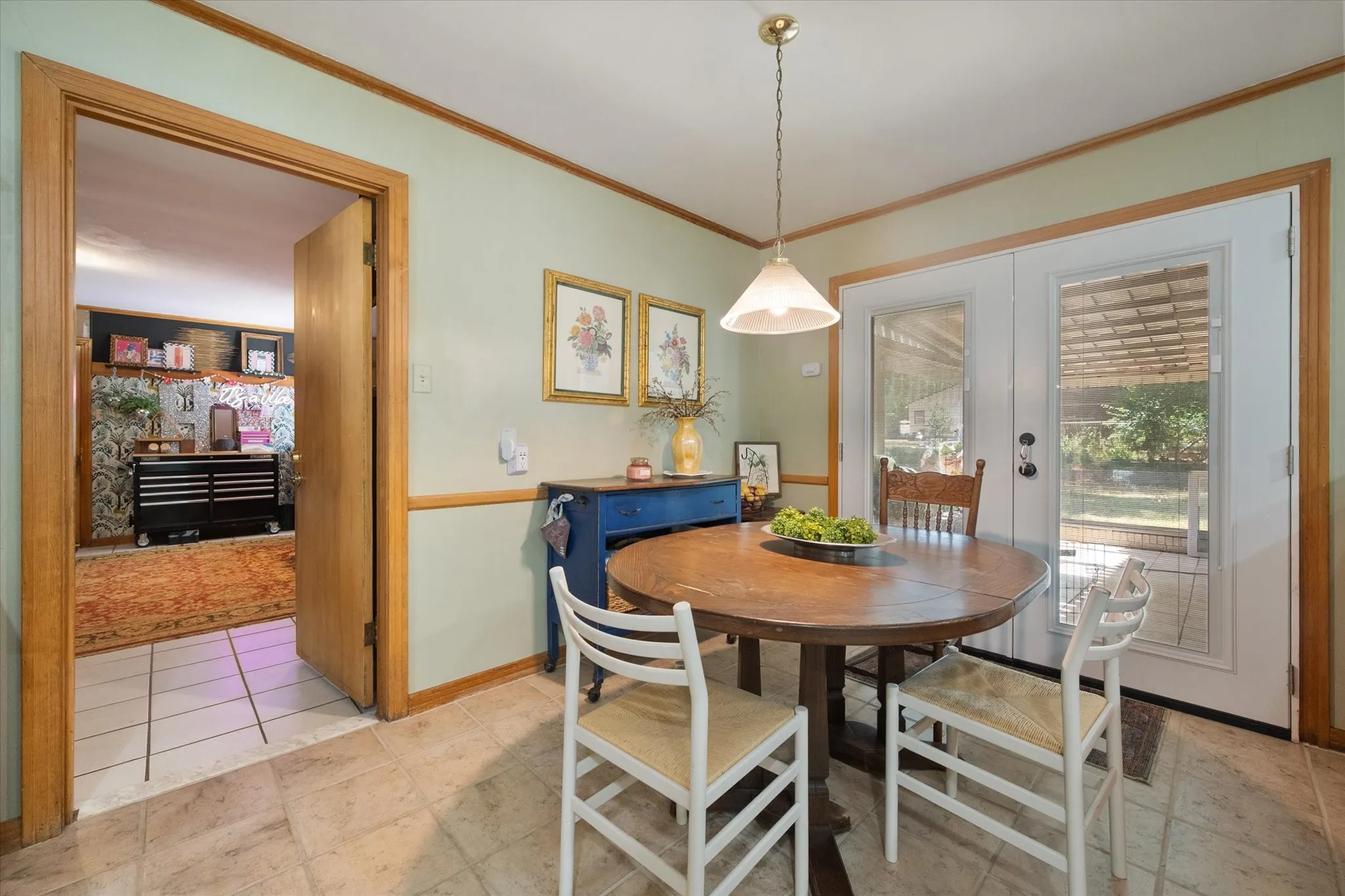 Single Family Residence For Sale in Henderson County , 708 S Palestine Street, Athens, Texas 75751, 3 Bedroom, 3 Bathroom, 2 Garage spaces, 3,053 Sqft, built in 1953, mls#21394457, Real Estate Agent in Athens, Homes For Sale in Henderson county, Homes For Sale in Athens, Realtor in Athens Texas, Real Estate Brokerage Independent Realty Texas, Luminita Cordes Realtor