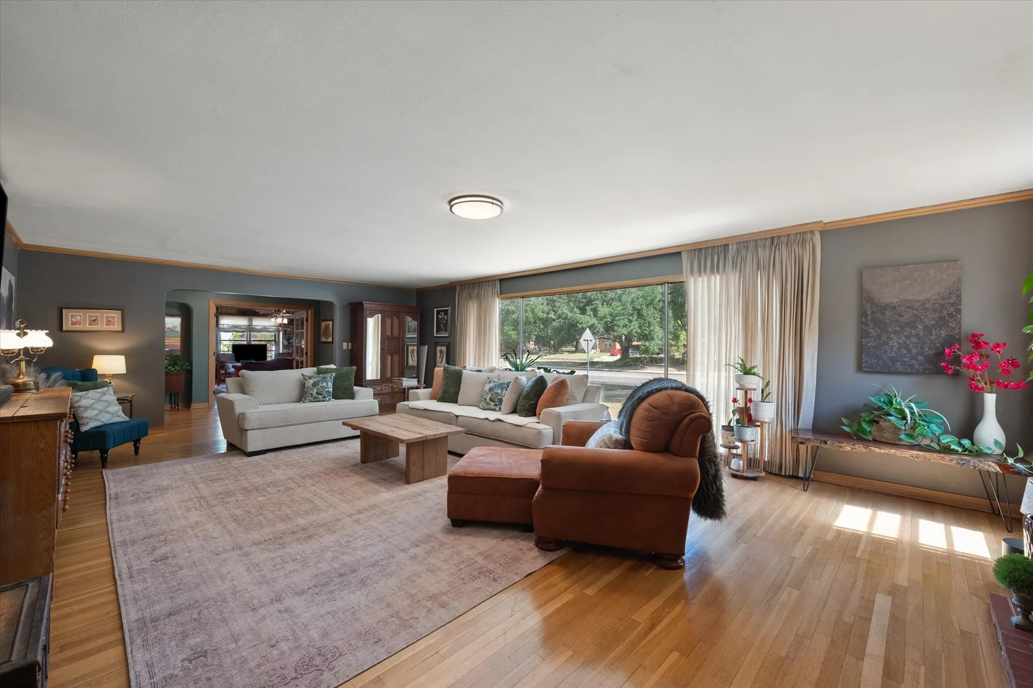 Single Family Residence For Sale in Henderson County , 708 S Palestine Street, Athens, Texas 75751, 3 Bedroom, 3 Bathroom, 2 Garage spaces, 3,053 Sqft, built in 1953, mls#21394457, Real Estate Agent in Athens, Homes For Sale in Henderson county, Homes For Sale in Athens, Realtor in Athens Texas, Real Estate Brokerage Independent Realty Texas, Luminita Cordes Realtor