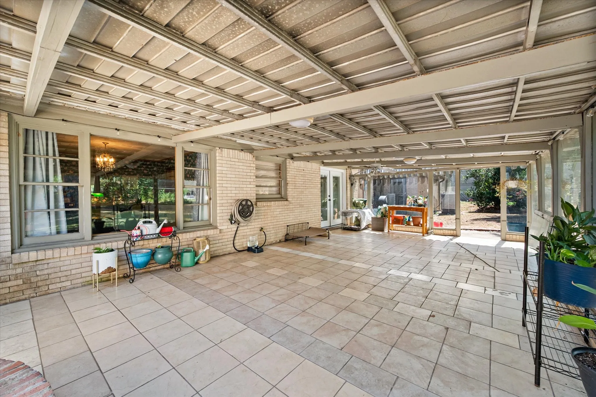 Single Family Residence For Sale in Henderson County , 708 S Palestine Street, Athens, Texas 75751, 3 Bedroom, 3 Bathroom, 2 Garage spaces, 3,053 Sqft, built in 1953, mls#21394457, Real Estate Agent in Athens, Homes For Sale in Henderson county, Homes For Sale in Athens, Realtor in Athens Texas, Real Estate Brokerage Independent Realty Texas, Luminita Cordes Realtor