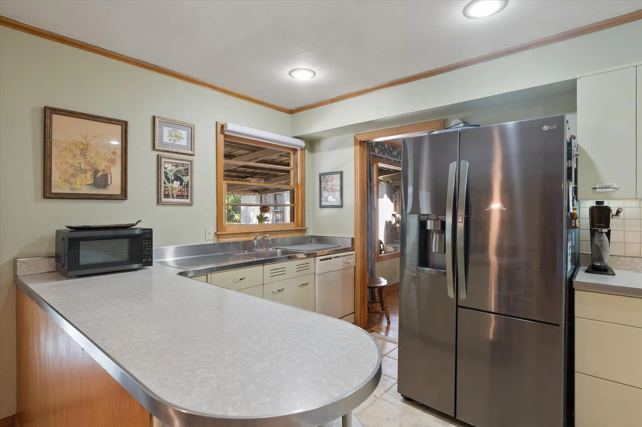 Single Family Residence For Sale in Henderson County , 708 S Palestine Street, Athens, Texas 75751, 3 Bedroom, 3 Bathroom, 2 Garage spaces, 3,053 Sqft, built in 1953, mls#21394457, Real Estate Agent in Athens, Homes For Sale in Henderson county, Homes For Sale in Athens, Realtor in Athens Texas, Real Estate Brokerage Independent Realty Texas, Luminita Cordes Realtor