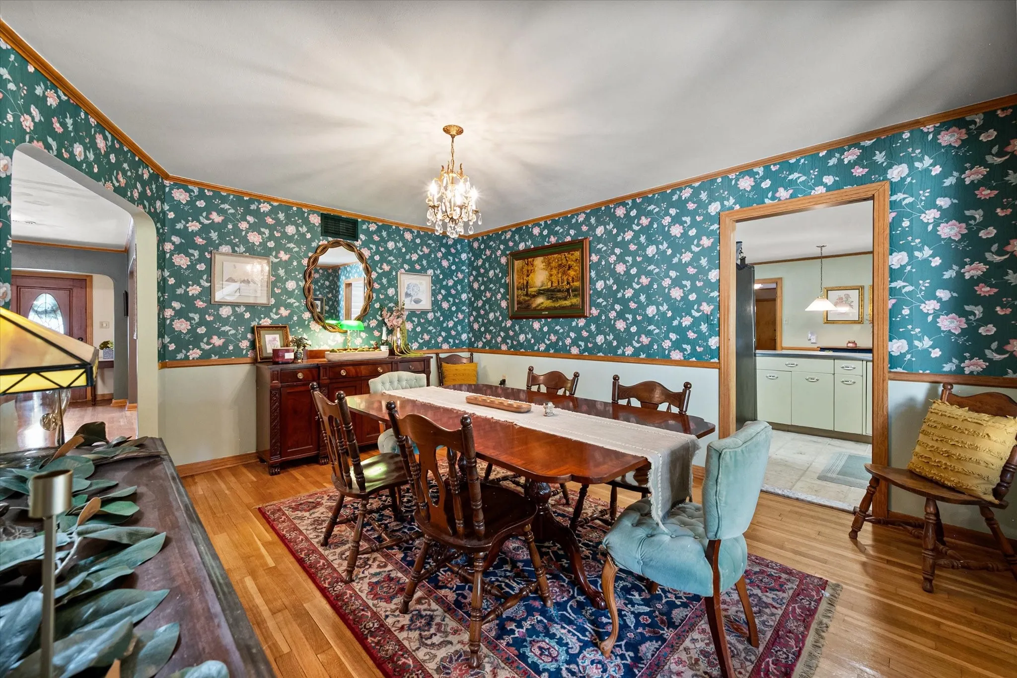 Single Family Residence For Sale in Henderson County , 708 S Palestine Street, Athens, Texas 75751, 3 Bedroom, 3 Bathroom, 2 Garage spaces, 3,053 Sqft, built in 1953, mls#21394457, Real Estate Agent in Athens, Homes For Sale in Henderson county, Homes For Sale in Athens, Realtor in Athens Texas, Real Estate Brokerage Independent Realty Texas, Luminita Cordes Realtor