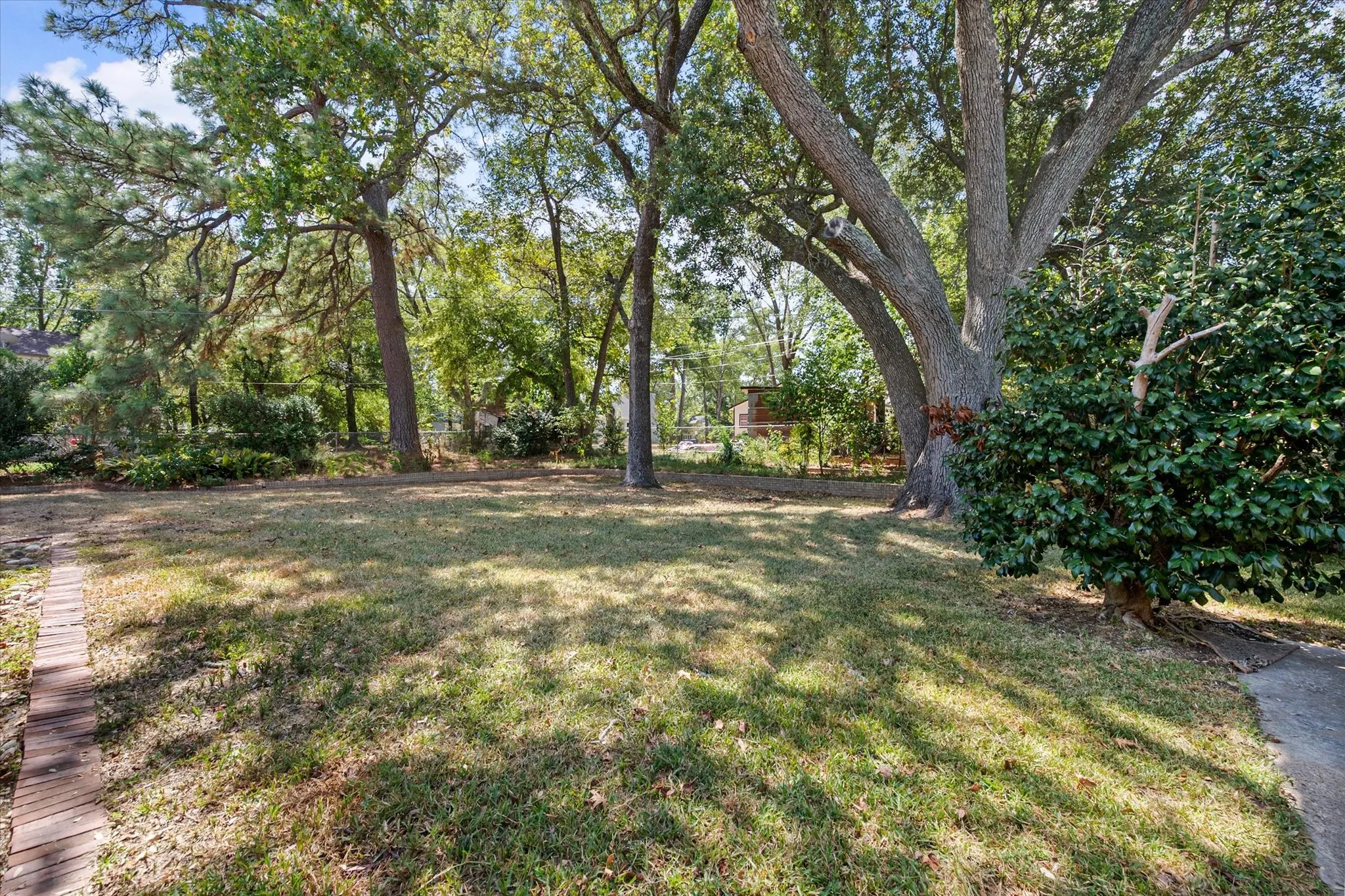 Single Family Residence For Sale in Henderson County , 708 S Palestine Street, Athens, Texas 75751, 3 Bedroom, 3 Bathroom, 2 Garage spaces, 3,053 Sqft, built in 1953, mls#21394457, Real Estate Agent in Athens, Homes For Sale in Henderson county, Homes For Sale in Athens, Realtor in Athens Texas, Real Estate Brokerage Independent Realty Texas, Luminita Cordes Realtor