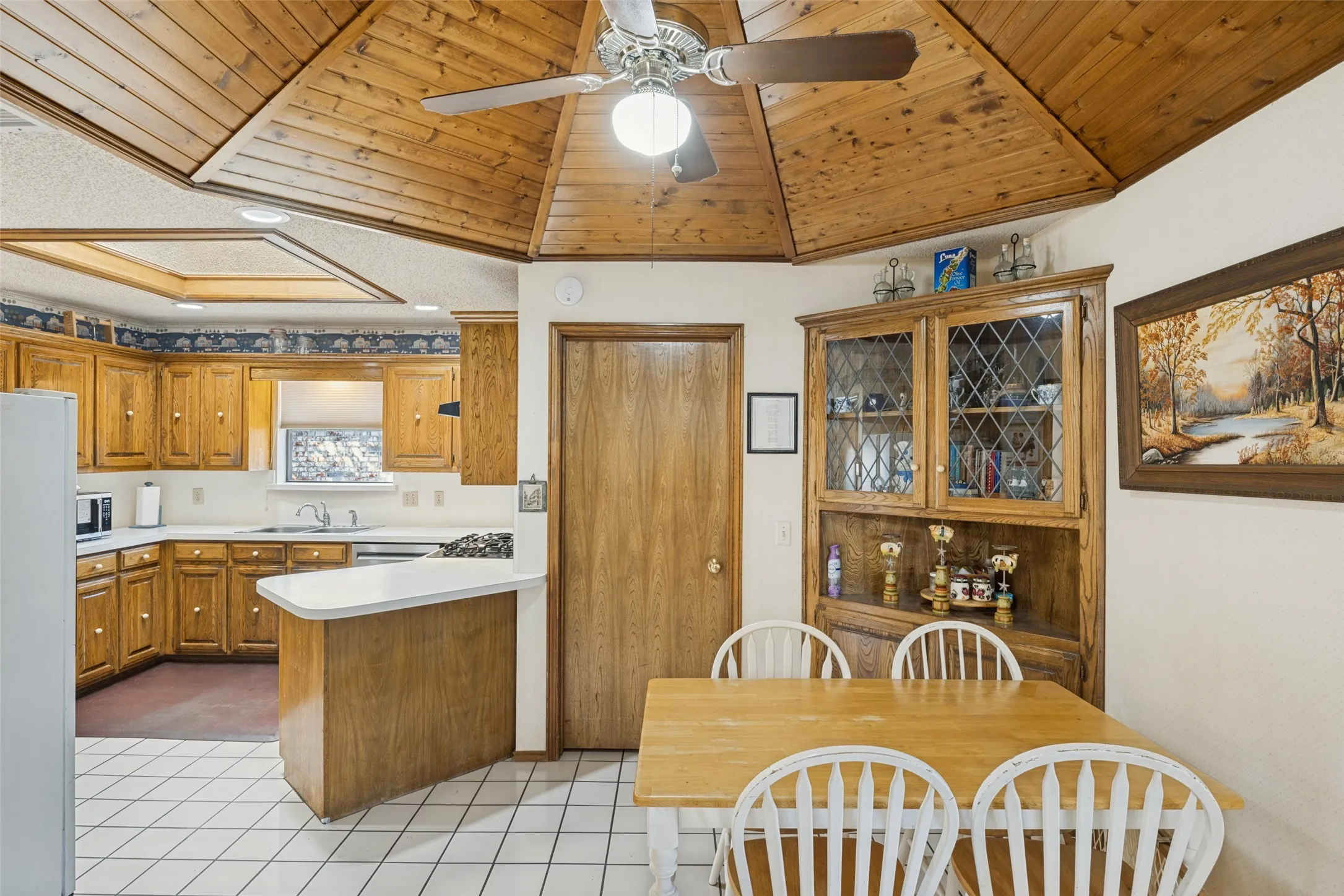 You don't get this quality and charm in new homes. The corner built in shelf and spectular ceiling are a must see.