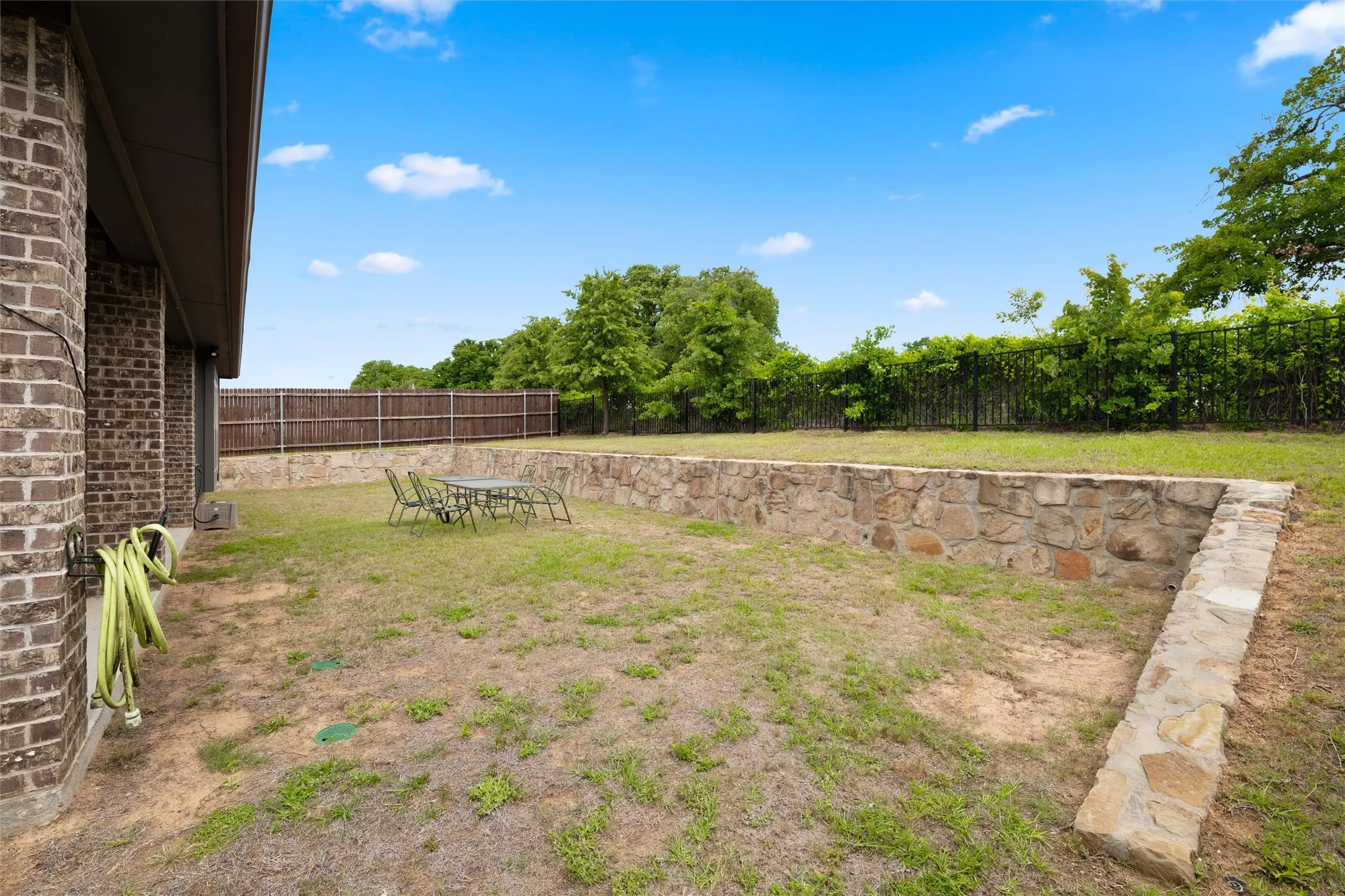 Single Family Residence For Rent in Johnson County , 2501 Bunker Hill Drive, Burleson, Texas 76028, 4 Bedroom, 3 Bathroom, 2 Garage spaces, 2,553 Sqft, built in 2021, mls#21384419, Real Estate Agent in Burleson, Homes For Rent in Johnson county, Homes For Rent in Burleson, Realtor in Burleson Texas, Real Estate Brokerage Independent Realty Texas, Luminita Cordes Realtor