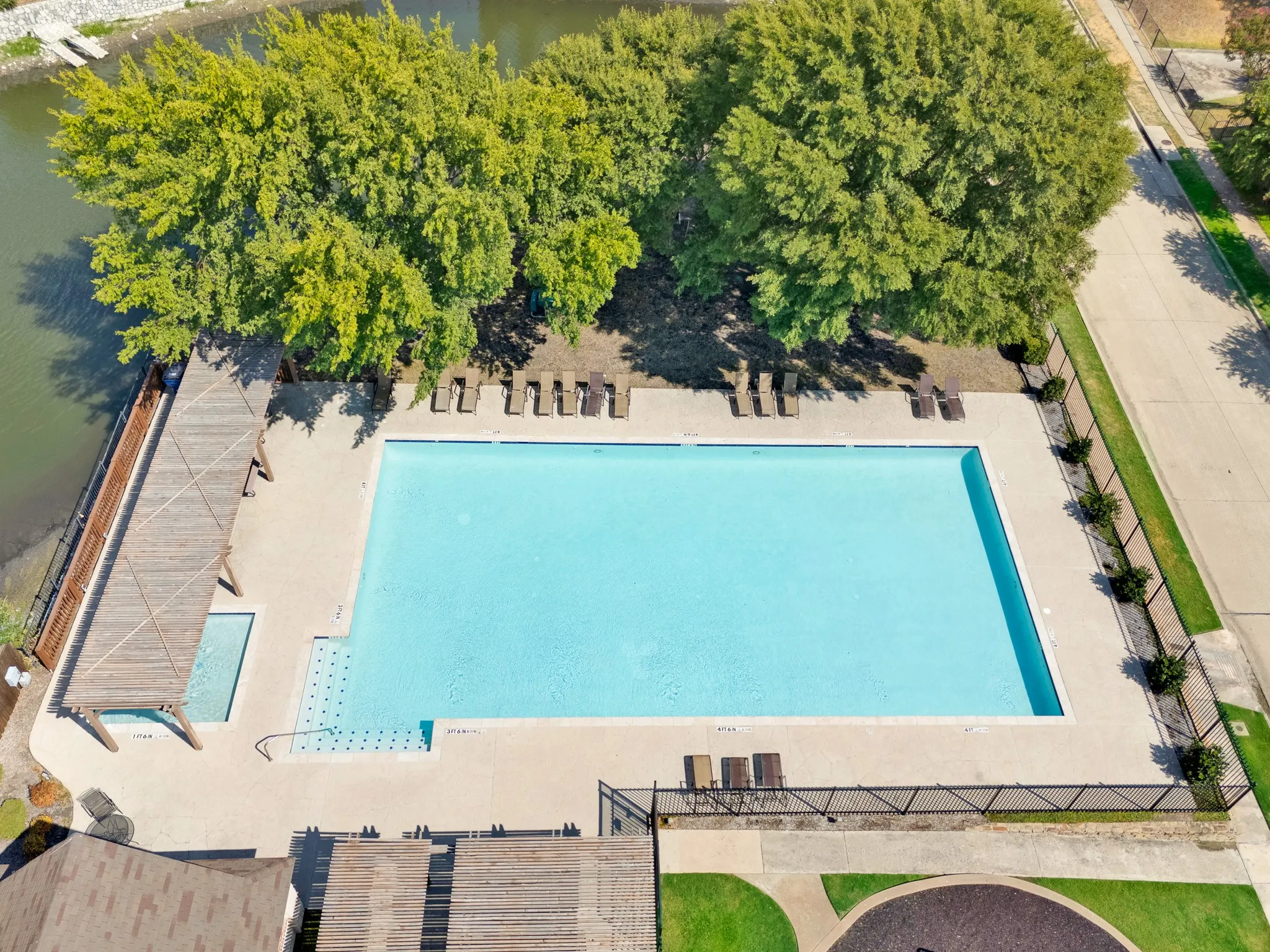 Single Family Residence For Sale in Collin County , 6883 Winston Drive, Frisco, Texas 75035, 3 Bedroom, 3 Bathroom, 2 Garage spaces, 2,004 Sqft, built in 2000, mls#21394967, Real Estate Agent in Frisco, Homes For Sale in Collin county, Homes For Sale in Frisco, Realtor in Frisco Texas, Real Estate Brokerage Independent Realty Texas, Luminita Cordes Realtor