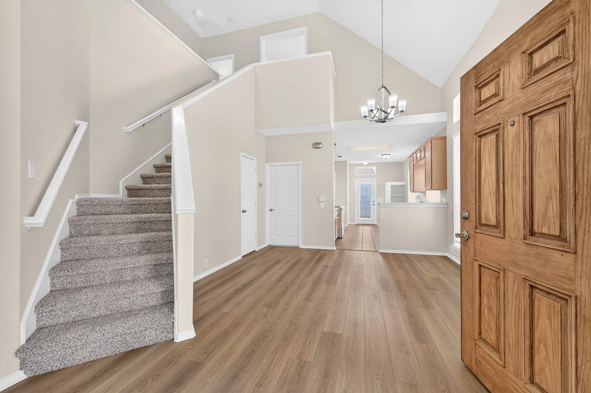 Single Family Residence For Sale in Collin County , 6883 Winston Drive, Frisco, Texas 75035, 3 Bedroom, 3 Bathroom, 2 Garage spaces, 2,004 Sqft, built in 2000, mls#21394967, Real Estate Agent in Frisco, Homes For Sale in Collin county, Homes For Sale in Frisco, Realtor in Frisco Texas, Real Estate Brokerage Independent Realty Texas, Luminita Cordes Realtor