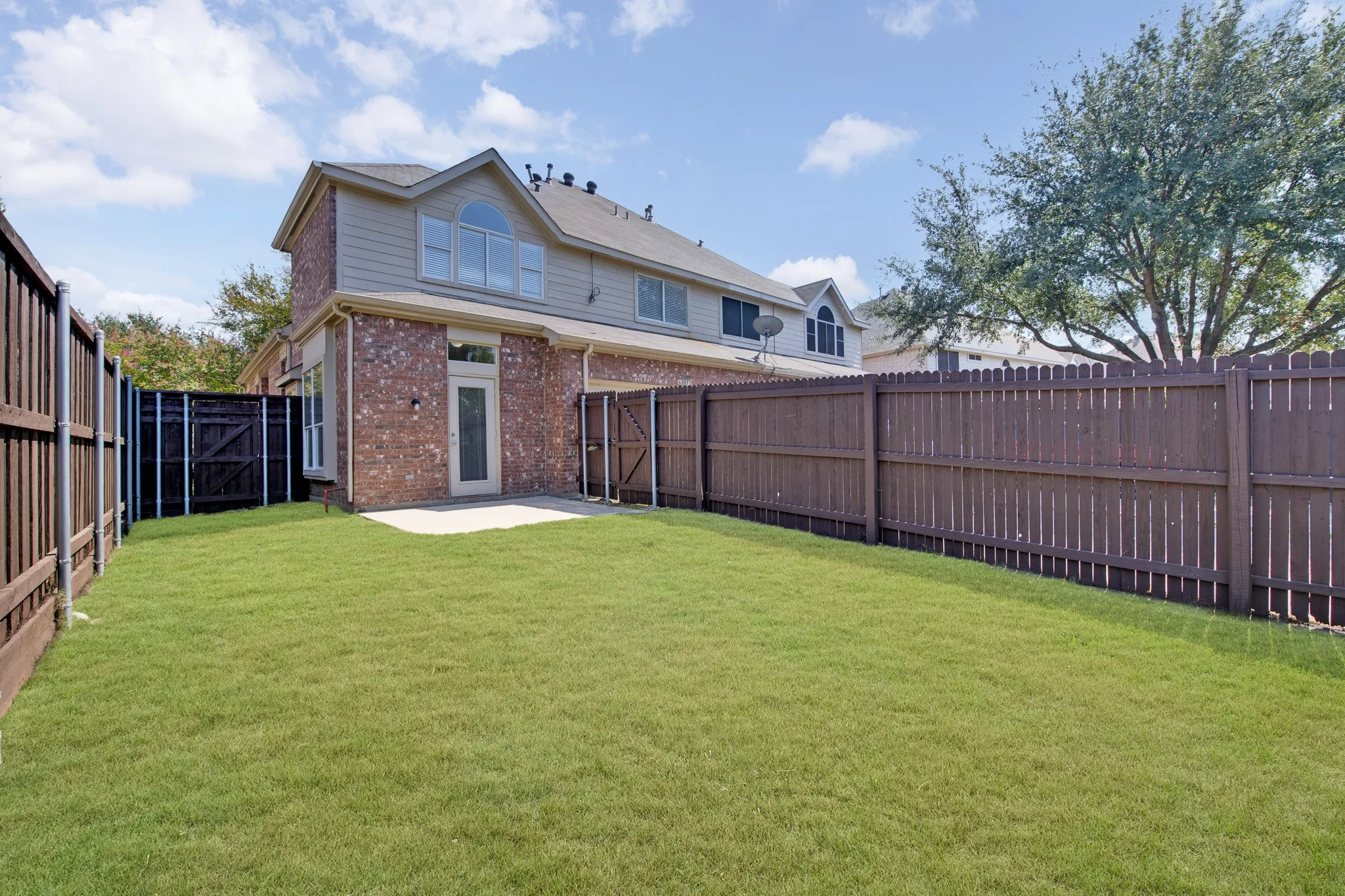 Single Family Residence For Sale in Collin County , 6883 Winston Drive, Frisco, Texas 75035, 3 Bedroom, 3 Bathroom, 2 Garage spaces, 2,004 Sqft, built in 2000, mls#21394967, Real Estate Agent in Frisco, Homes For Sale in Collin county, Homes For Sale in Frisco, Realtor in Frisco Texas, Real Estate Brokerage Independent Realty Texas, Luminita Cordes Realtor
