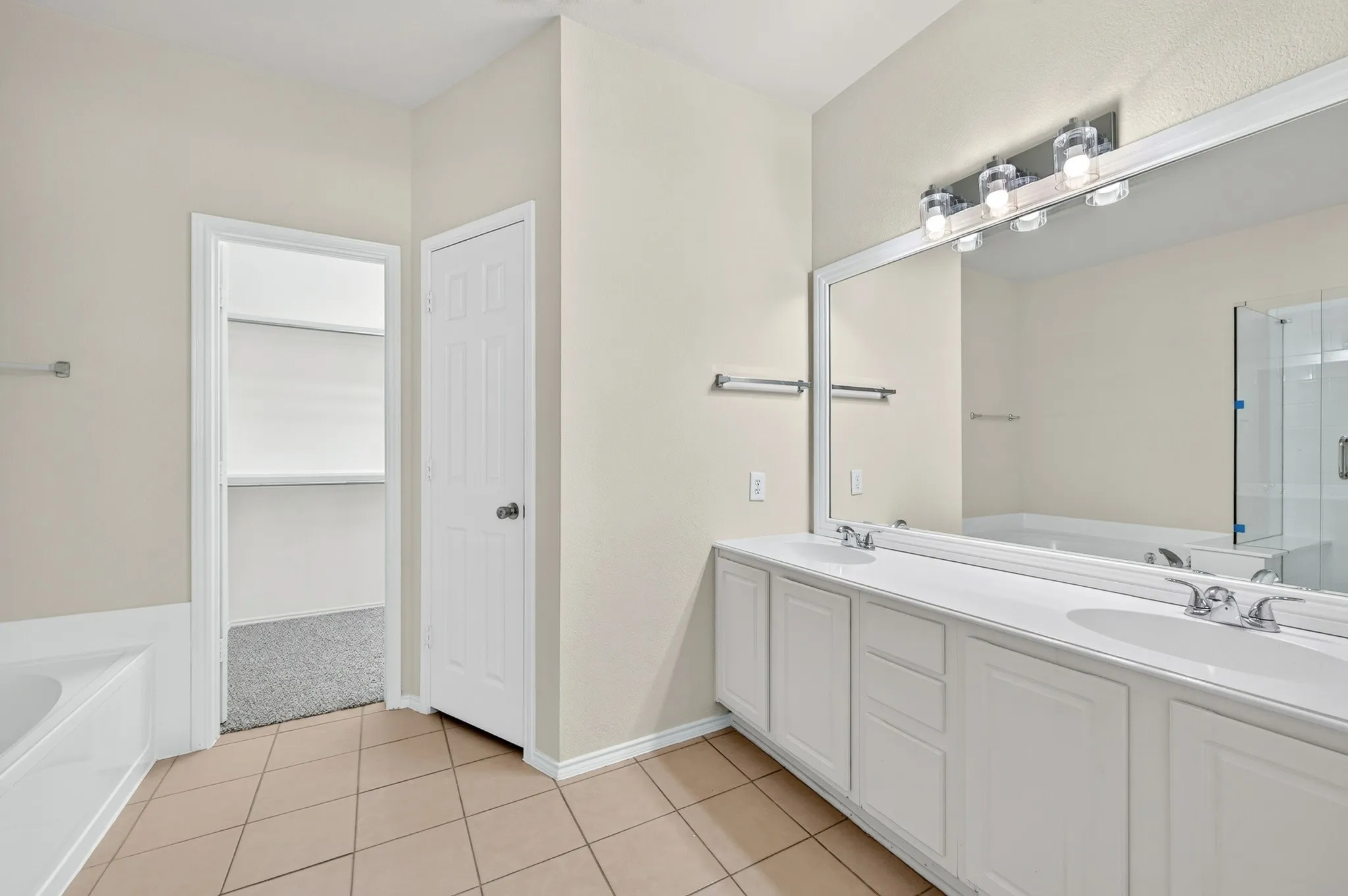 Single Family Residence For Sale in Collin County , 6883 Winston Drive, Frisco, Texas 75035, 3 Bedroom, 3 Bathroom, 2 Garage spaces, 2,004 Sqft, built in 2000, mls#21394967, Real Estate Agent in Frisco, Homes For Sale in Collin county, Homes For Sale in Frisco, Realtor in Frisco Texas, Real Estate Brokerage Independent Realty Texas, Luminita Cordes Realtor