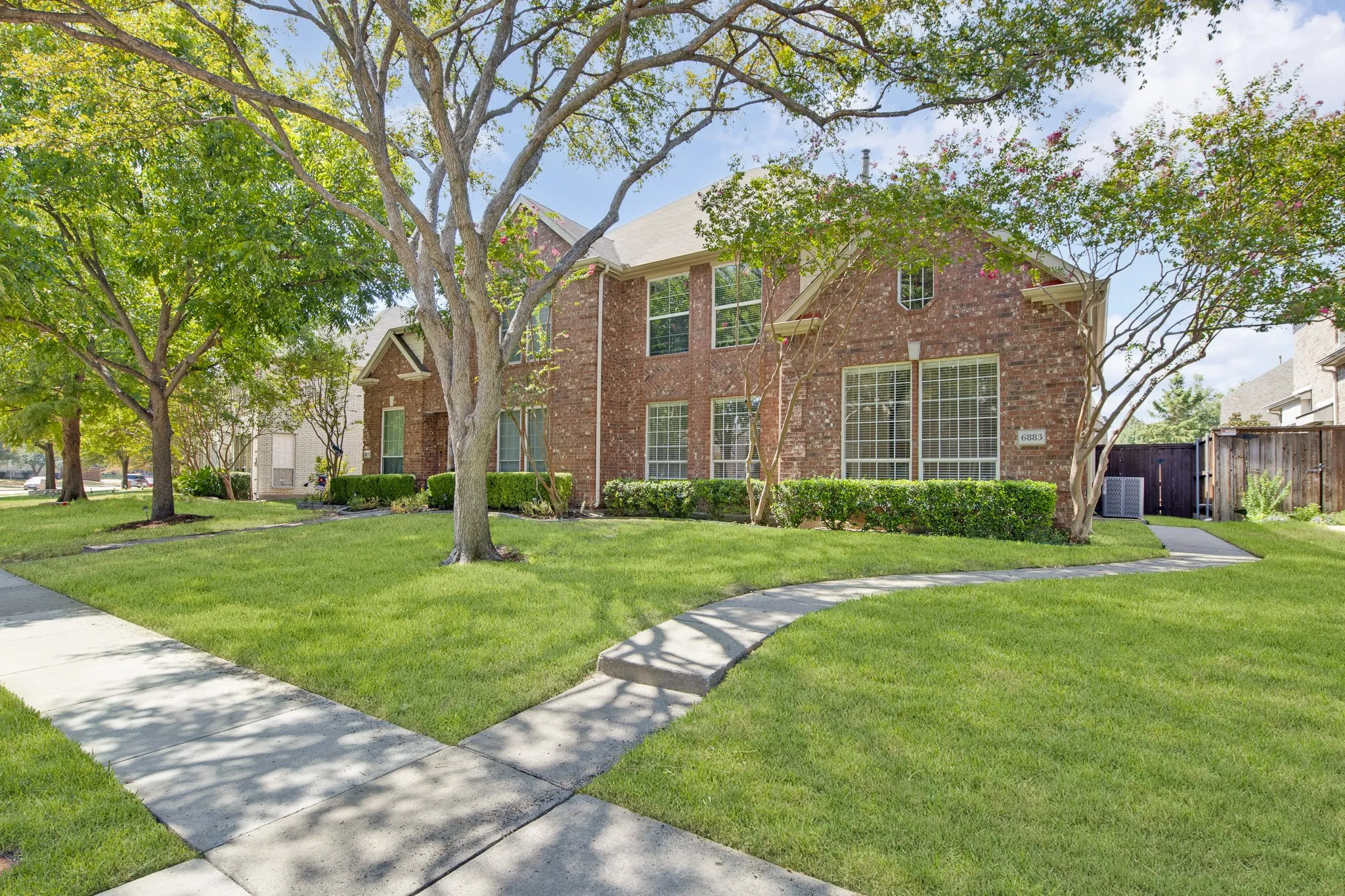 Single Family Residence For Sale in Collin County , 6883 Winston Drive, Frisco, Texas 75035, 3 Bedroom, 3 Bathroom, 2 Garage spaces, 2,004 Sqft, built in 2000, mls#21394967, Real Estate Agent in Frisco, Homes For Sale in Collin county, Homes For Sale in Frisco, Realtor in Frisco Texas, Real Estate Brokerage Independent Realty Texas, Luminita Cordes Realtor
