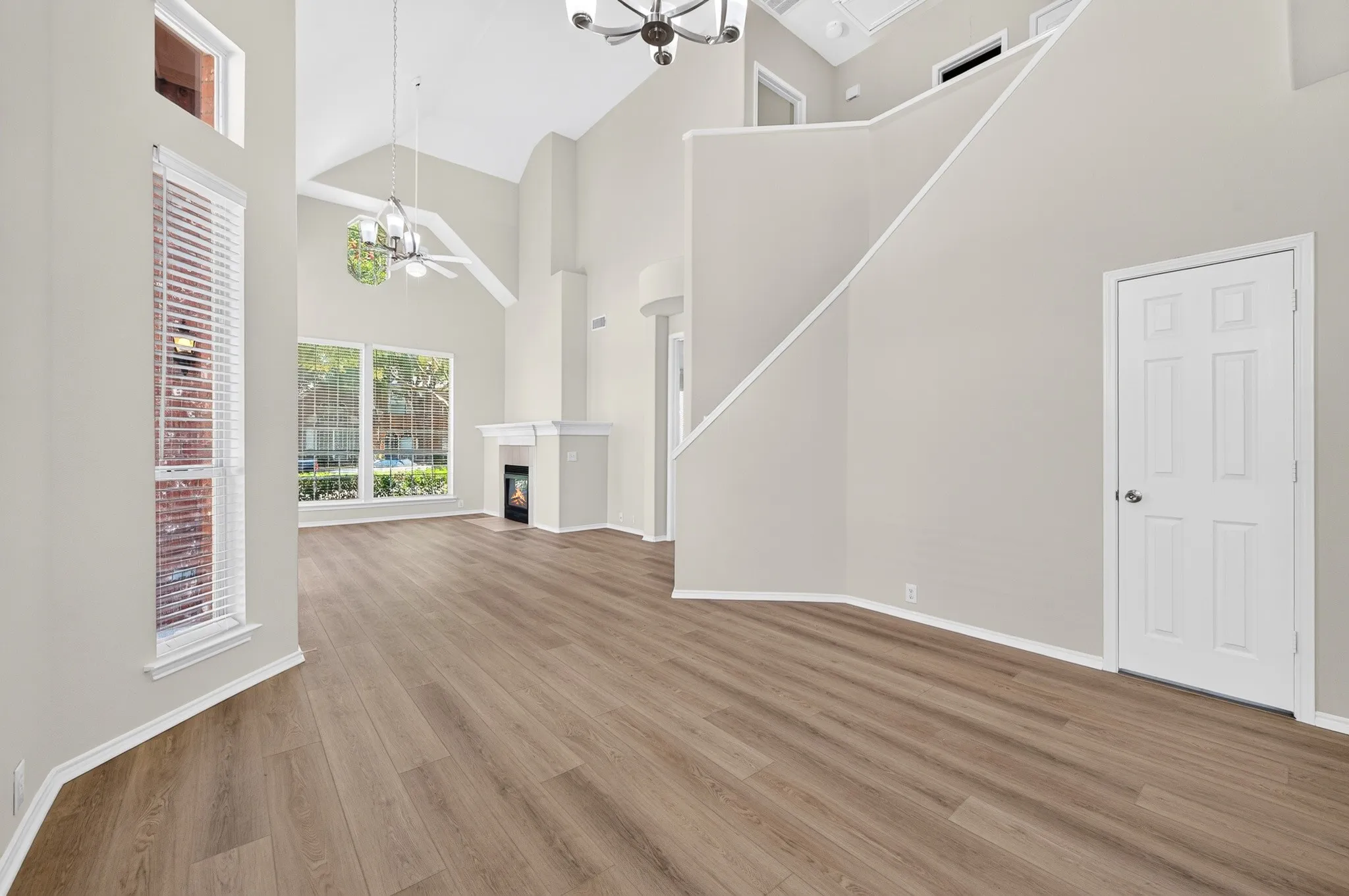 Single Family Residence For Sale in Collin County , 6883 Winston Drive, Frisco, Texas 75035, 3 Bedroom, 3 Bathroom, 2 Garage spaces, 2,004 Sqft, built in 2000, mls#21394967, Real Estate Agent in Frisco, Homes For Sale in Collin county, Homes For Sale in Frisco, Realtor in Frisco Texas, Real Estate Brokerage Independent Realty Texas, Luminita Cordes Realtor