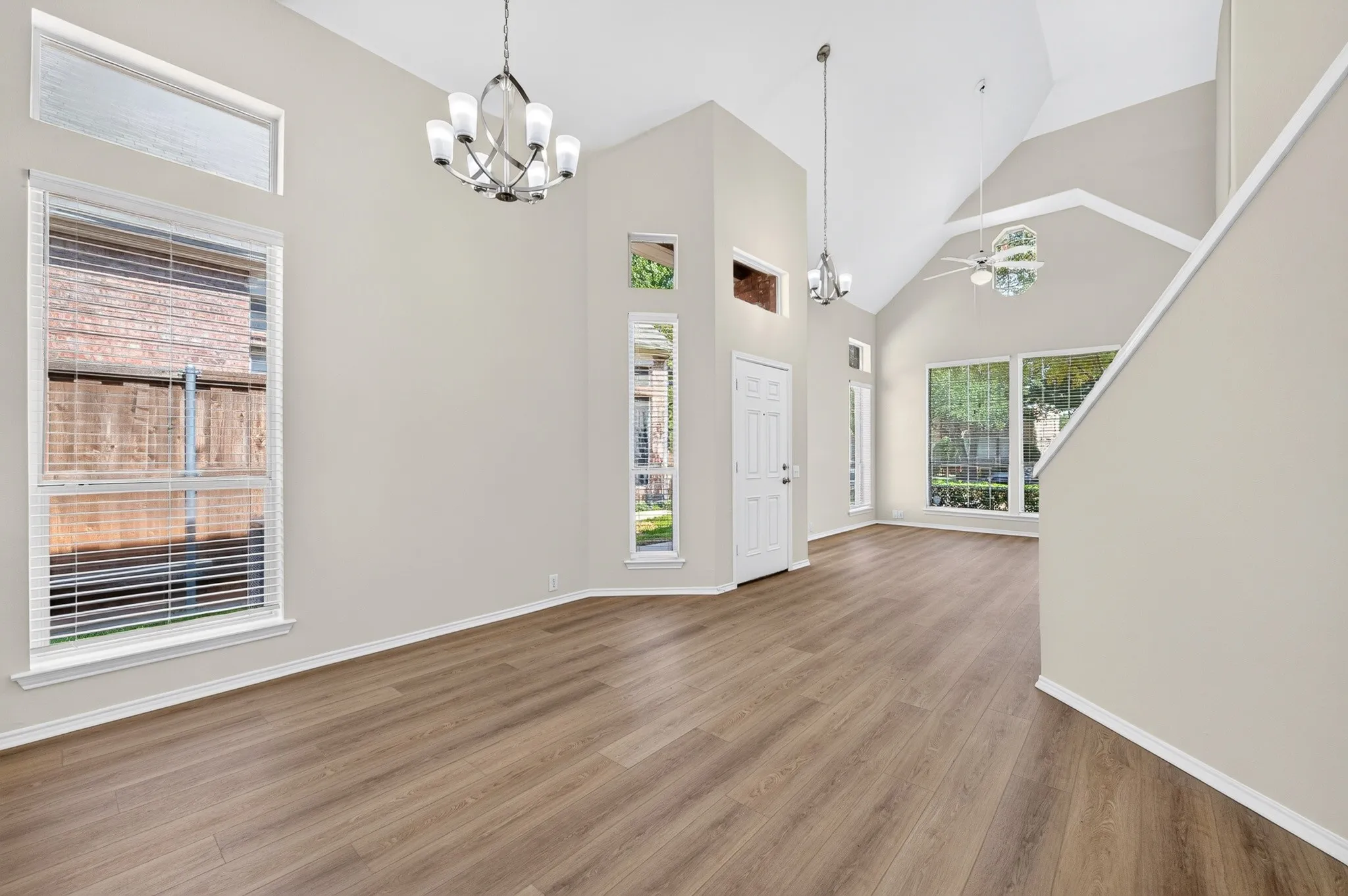 Single Family Residence For Sale in Collin County , 6883 Winston Drive, Frisco, Texas 75035, 3 Bedroom, 3 Bathroom, 2 Garage spaces, 2,004 Sqft, built in 2000, mls#21394967, Real Estate Agent in Frisco, Homes For Sale in Collin county, Homes For Sale in Frisco, Realtor in Frisco Texas, Real Estate Brokerage Independent Realty Texas, Luminita Cordes Realtor