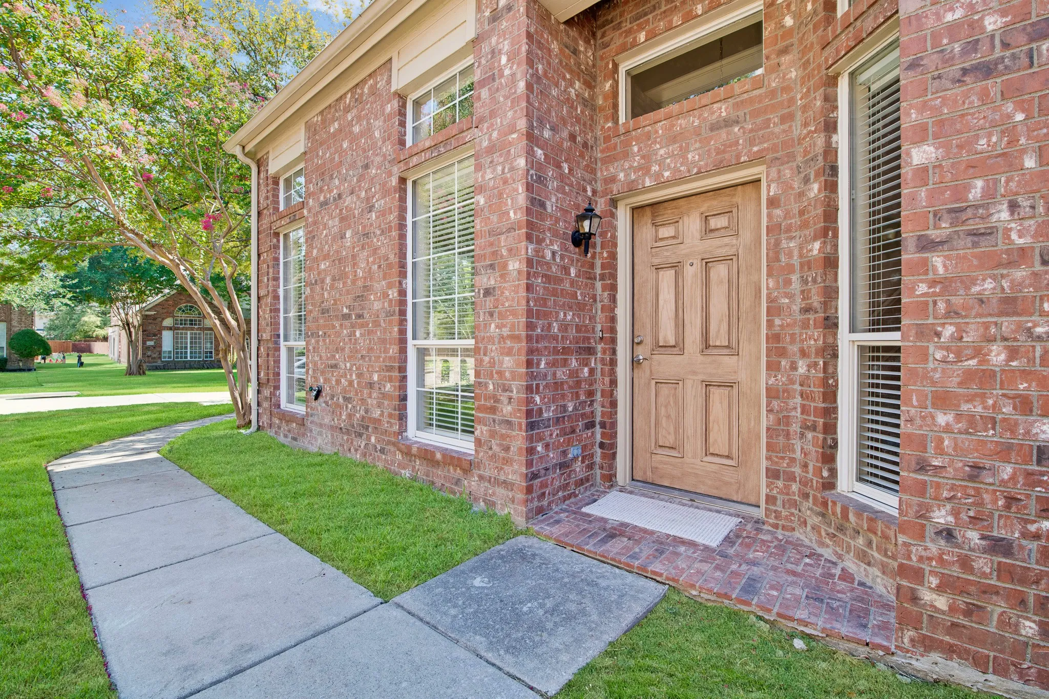 Single Family Residence For Sale in Collin County , 6883 Winston Drive, Frisco, Texas 75035, 3 Bedroom, 3 Bathroom, 2 Garage spaces, 2,004 Sqft, built in 2000, mls#21394967, Real Estate Agent in Frisco, Homes For Sale in Collin county, Homes For Sale in Frisco, Realtor in Frisco Texas, Real Estate Brokerage Independent Realty Texas, Luminita Cordes Realtor