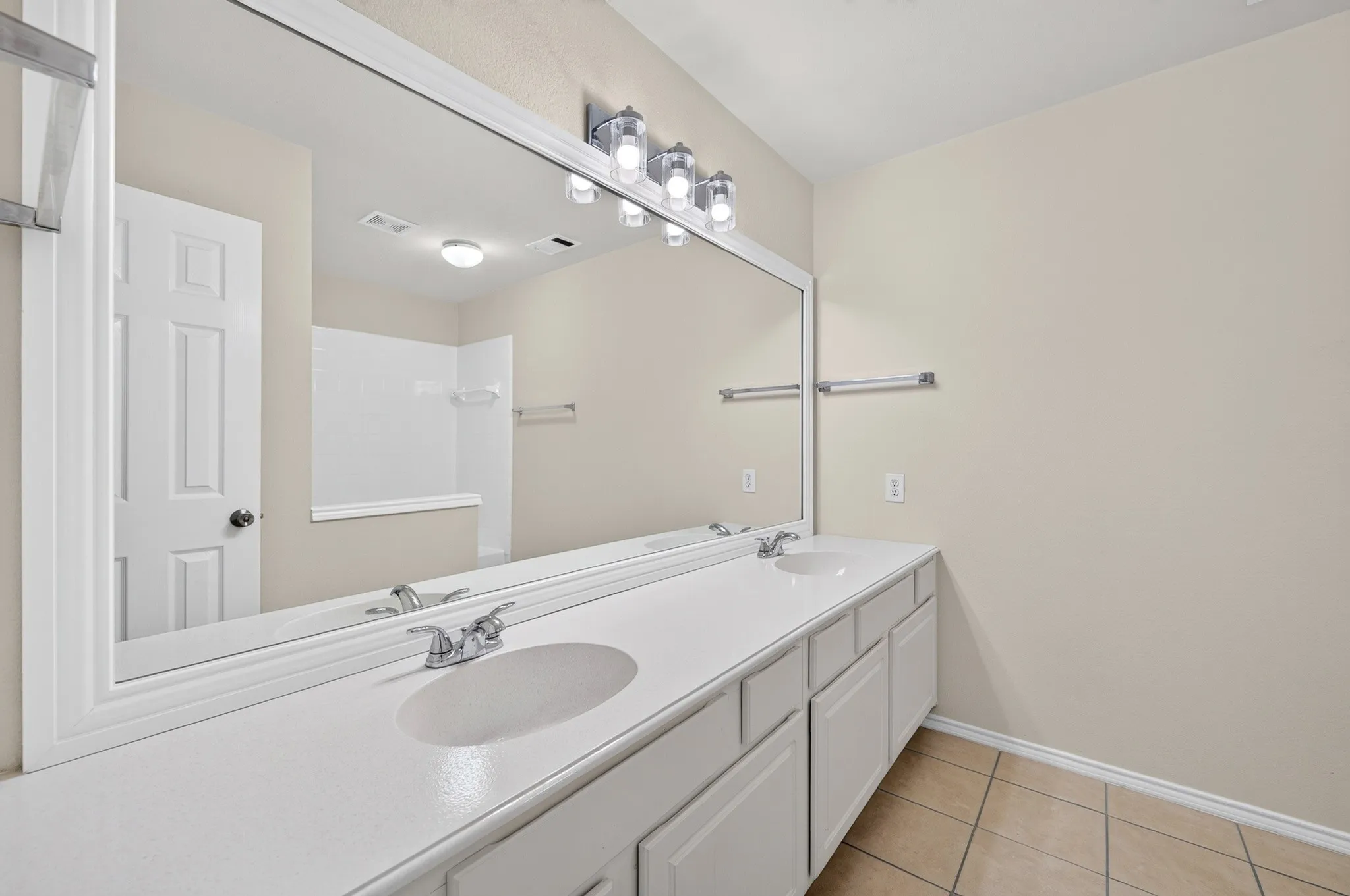 Single Family Residence For Sale in Collin County , 6883 Winston Drive, Frisco, Texas 75035, 3 Bedroom, 3 Bathroom, 2 Garage spaces, 2,004 Sqft, built in 2000, mls#21394967, Real Estate Agent in Frisco, Homes For Sale in Collin county, Homes For Sale in Frisco, Realtor in Frisco Texas, Real Estate Brokerage Independent Realty Texas, Luminita Cordes Realtor
