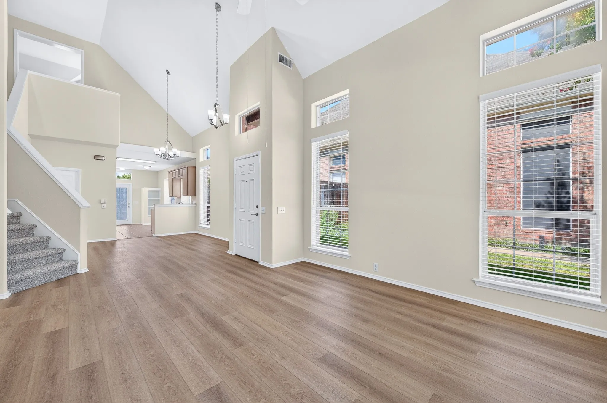 Single Family Residence For Sale in Collin County , 6883 Winston Drive, Frisco, Texas 75035, 3 Bedroom, 3 Bathroom, 2 Garage spaces, 2,004 Sqft, built in 2000, mls#21394967, Real Estate Agent in Frisco, Homes For Sale in Collin county, Homes For Sale in Frisco, Realtor in Frisco Texas, Real Estate Brokerage Independent Realty Texas, Luminita Cordes Realtor