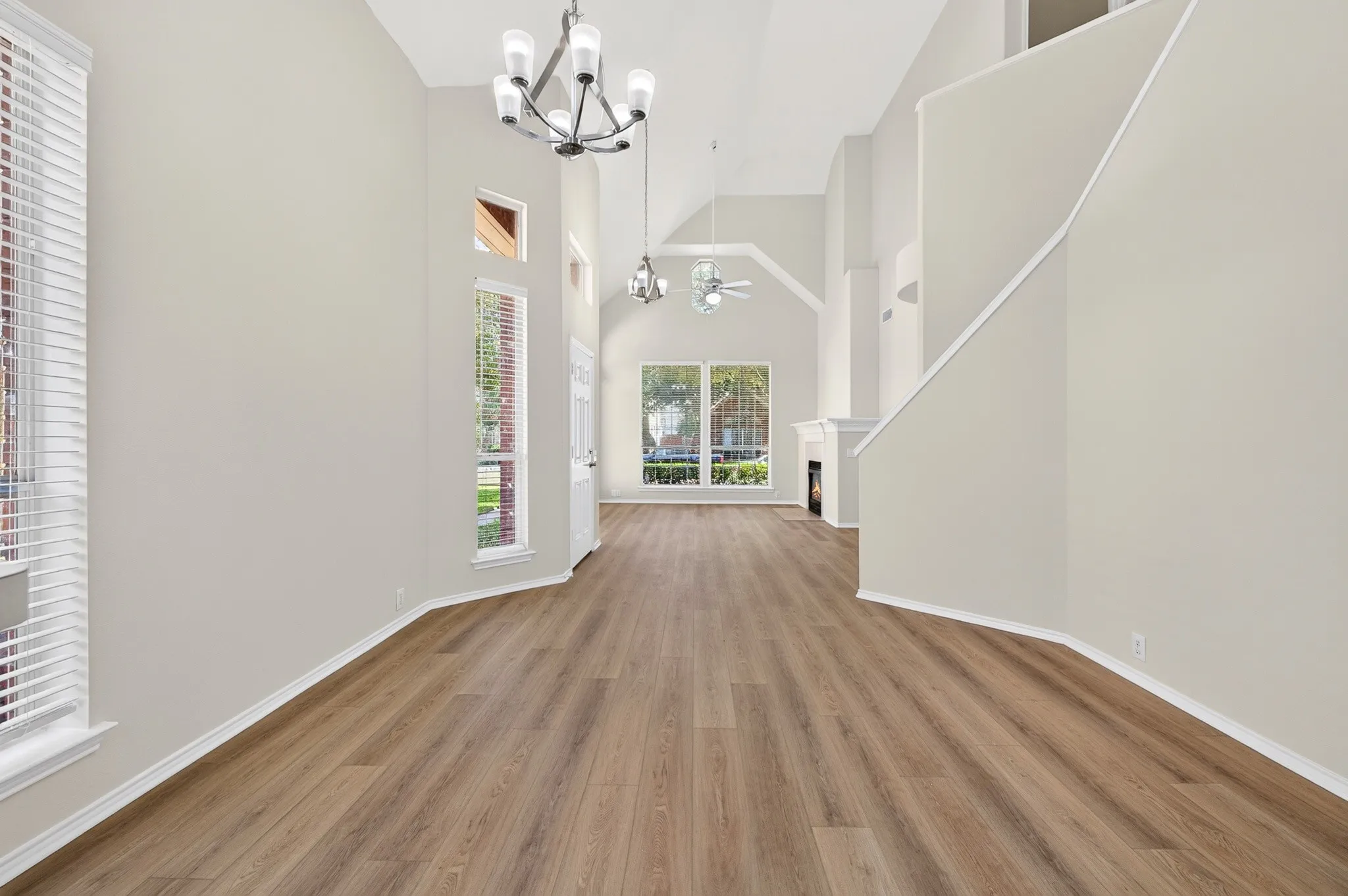 Single Family Residence For Sale in Collin County , 6883 Winston Drive, Frisco, Texas 75035, 3 Bedroom, 3 Bathroom, 2 Garage spaces, 2,004 Sqft, built in 2000, mls#21394967, Real Estate Agent in Frisco, Homes For Sale in Collin county, Homes For Sale in Frisco, Realtor in Frisco Texas, Real Estate Brokerage Independent Realty Texas, Luminita Cordes Realtor