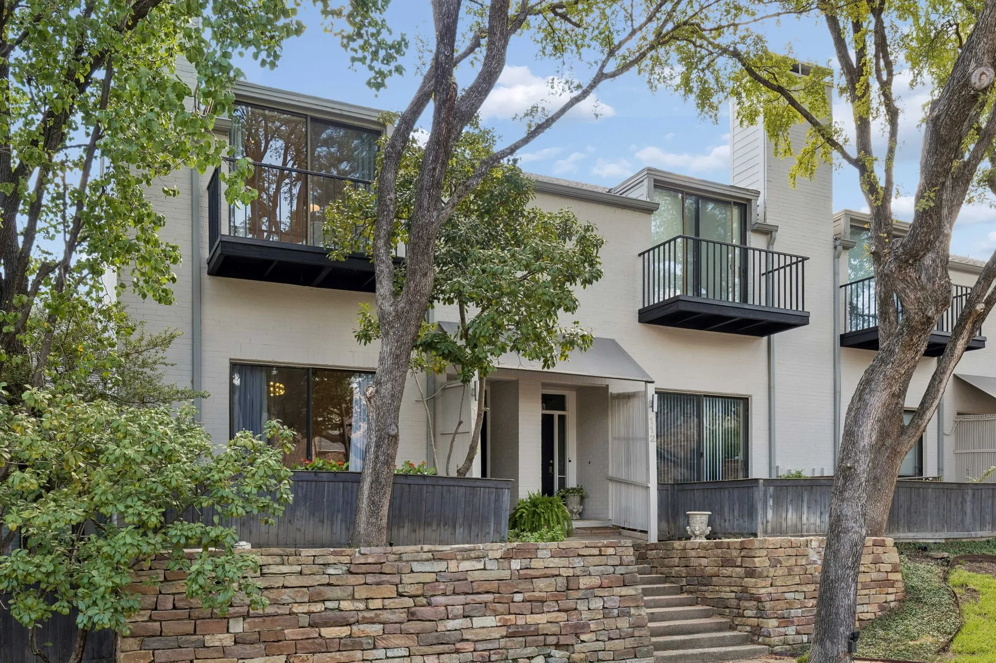 Condominium For Sale in Dallas County , 5990 Lindenshire Lane 110, Dallas, Texas 75230, 2 Bedroom, 3 Bathroom, 2 Garage spaces, 1,663 Sqft, built in 1984, mls#21395032, Real Estate Agent in Dallas, Homes For Sale in Dallas county, Homes For Sale in Dallas, Realtor in Dallas Texas, Real Estate Brokerage Independent Realty Texas, Luminita Cordes Realtor
