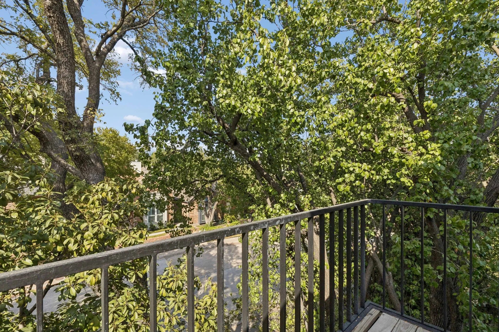 Condominium For Sale in Dallas County , 5990 Lindenshire Lane 110, Dallas, Texas 75230, 2 Bedroom, 3 Bathroom, 2 Garage spaces, 1,663 Sqft, built in 1984, mls#21395032, Real Estate Agent in Dallas, Homes For Sale in Dallas county, Homes For Sale in Dallas, Realtor in Dallas Texas, Real Estate Brokerage Independent Realty Texas, Luminita Cordes Realtor