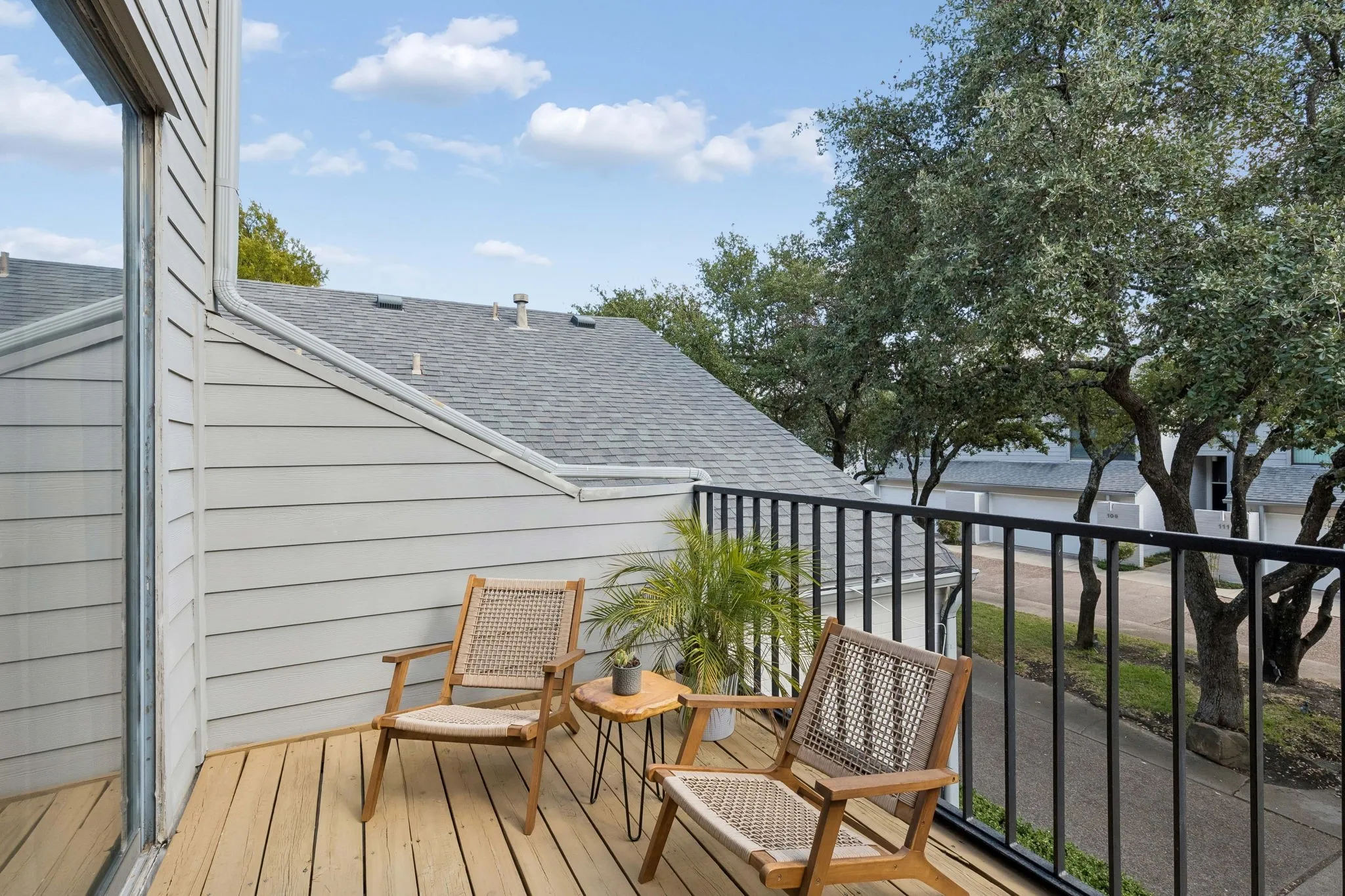 Condominium For Sale in Dallas County , 5990 Lindenshire Lane 110, Dallas, Texas 75230, 2 Bedroom, 3 Bathroom, 2 Garage spaces, 1,663 Sqft, built in 1984, mls#21395032, Real Estate Agent in Dallas, Homes For Sale in Dallas county, Homes For Sale in Dallas, Realtor in Dallas Texas, Real Estate Brokerage Independent Realty Texas, Luminita Cordes Realtor