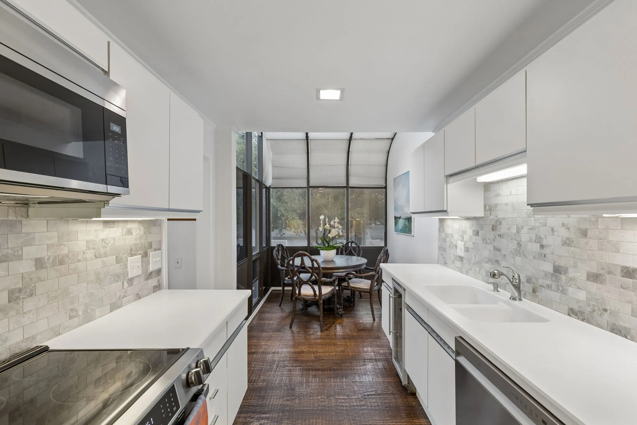 Condominium For Sale in Dallas County , 5990 Lindenshire Lane 110, Dallas, Texas 75230, 2 Bedroom, 3 Bathroom, 2 Garage spaces, 1,663 Sqft, built in 1984, mls#21395032, Real Estate Agent in Dallas, Homes For Sale in Dallas county, Homes For Sale in Dallas, Realtor in Dallas Texas, Real Estate Brokerage Independent Realty Texas, Luminita Cordes Realtor