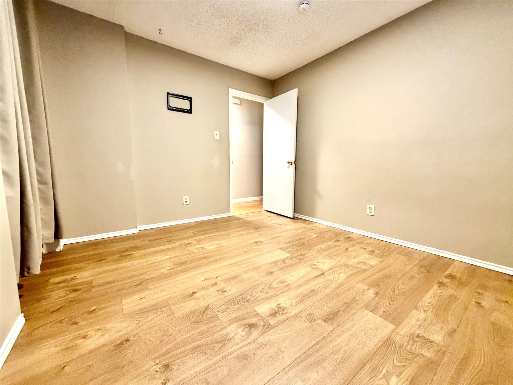 Single Family Residence For Rent in Tarrant County , 2735 Wentworth Drive, Grand Prairie, Texas 75052, 3 Bedroom, 2 Bathroom, 2 Garage spaces, 1,680 Sqft, built in 1986, mls#21395497, Real Estate Agent in Grand Prairie, Homes For Rent in Tarrant county, Homes For Rent in Grand Prairie, Realtor in Grand Prairie Texas, Real Estate Brokerage Independent Realty Texas, Luminita Cordes Realtor