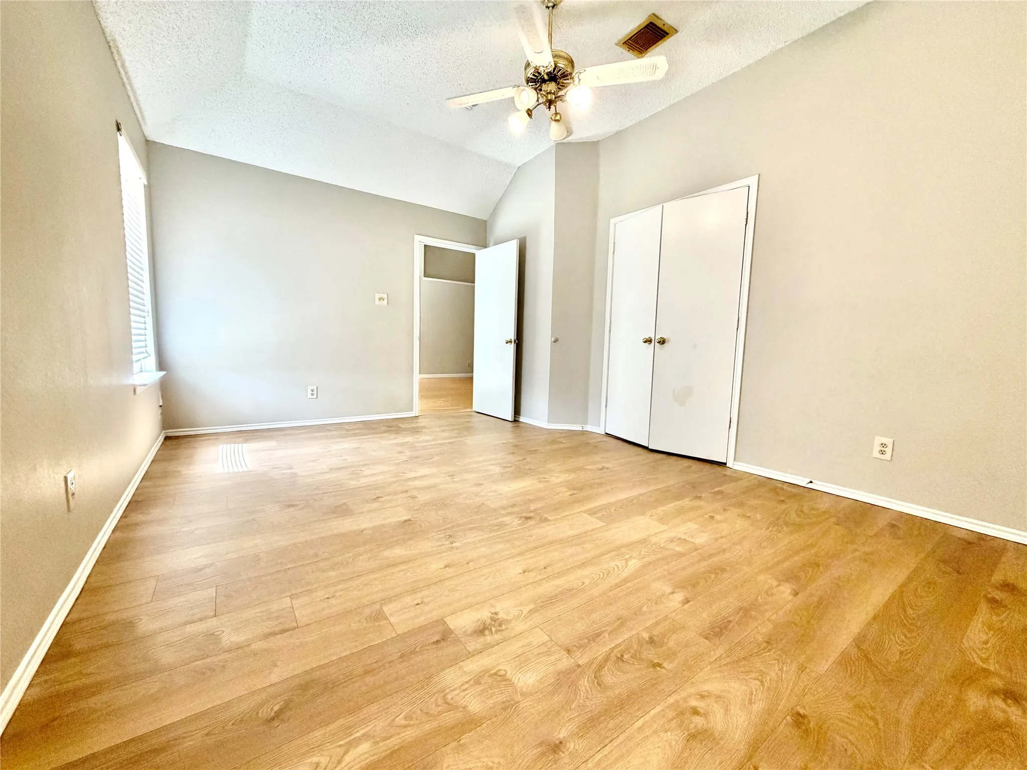 Single Family Residence For Rent in Tarrant County , 2735 Wentworth Drive, Grand Prairie, Texas 75052, 3 Bedroom, 2 Bathroom, 2 Garage spaces, 1,680 Sqft, built in 1986, mls#21395497, Real Estate Agent in Grand Prairie, Homes For Rent in Tarrant county, Homes For Rent in Grand Prairie, Realtor in Grand Prairie Texas, Real Estate Brokerage Independent Realty Texas, Luminita Cordes Realtor