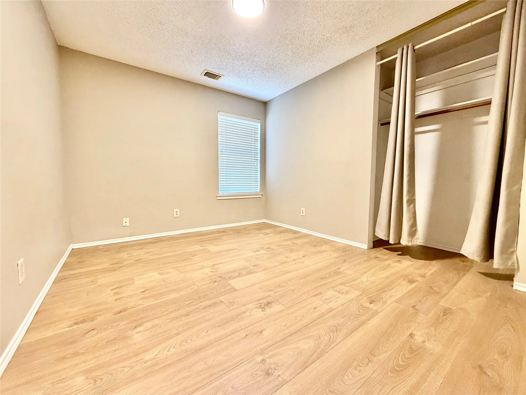 Single Family Residence For Rent in Tarrant County , 2735 Wentworth Drive, Grand Prairie, Texas 75052, 3 Bedroom, 2 Bathroom, 2 Garage spaces, 1,680 Sqft, built in 1986, mls#21395497, Real Estate Agent in Grand Prairie, Homes For Rent in Tarrant county, Homes For Rent in Grand Prairie, Realtor in Grand Prairie Texas, Real Estate Brokerage Independent Realty Texas, Luminita Cordes Realtor