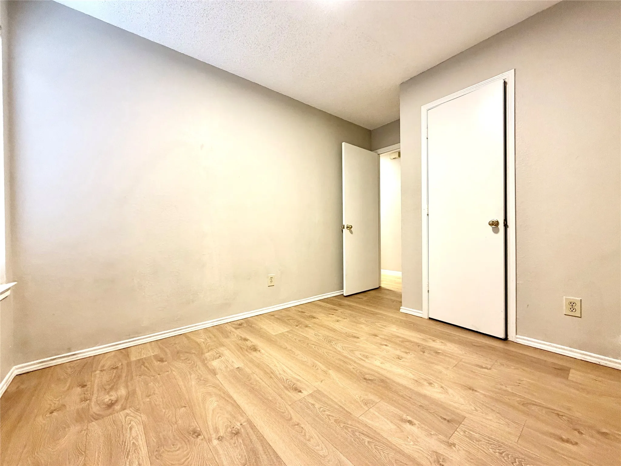 Single Family Residence For Rent in Tarrant County , 2735 Wentworth Drive, Grand Prairie, Texas 75052, 3 Bedroom, 2 Bathroom, 2 Garage spaces, 1,680 Sqft, built in 1986, mls#21395497, Real Estate Agent in Grand Prairie, Homes For Rent in Tarrant county, Homes For Rent in Grand Prairie, Realtor in Grand Prairie Texas, Real Estate Brokerage Independent Realty Texas, Luminita Cordes Realtor