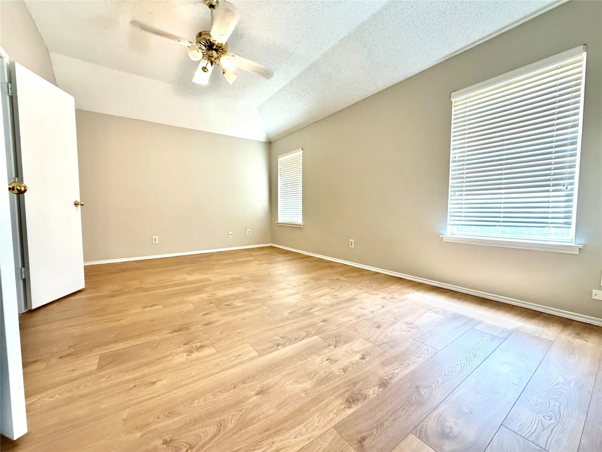 Single Family Residence For Rent in Tarrant County , 2735 Wentworth Drive, Grand Prairie, Texas 75052, 3 Bedroom, 2 Bathroom, 2 Garage spaces, 1,680 Sqft, built in 1986, mls#21395497, Real Estate Agent in Grand Prairie, Homes For Rent in Tarrant county, Homes For Rent in Grand Prairie, Realtor in Grand Prairie Texas, Real Estate Brokerage Independent Realty Texas, Luminita Cordes Realtor