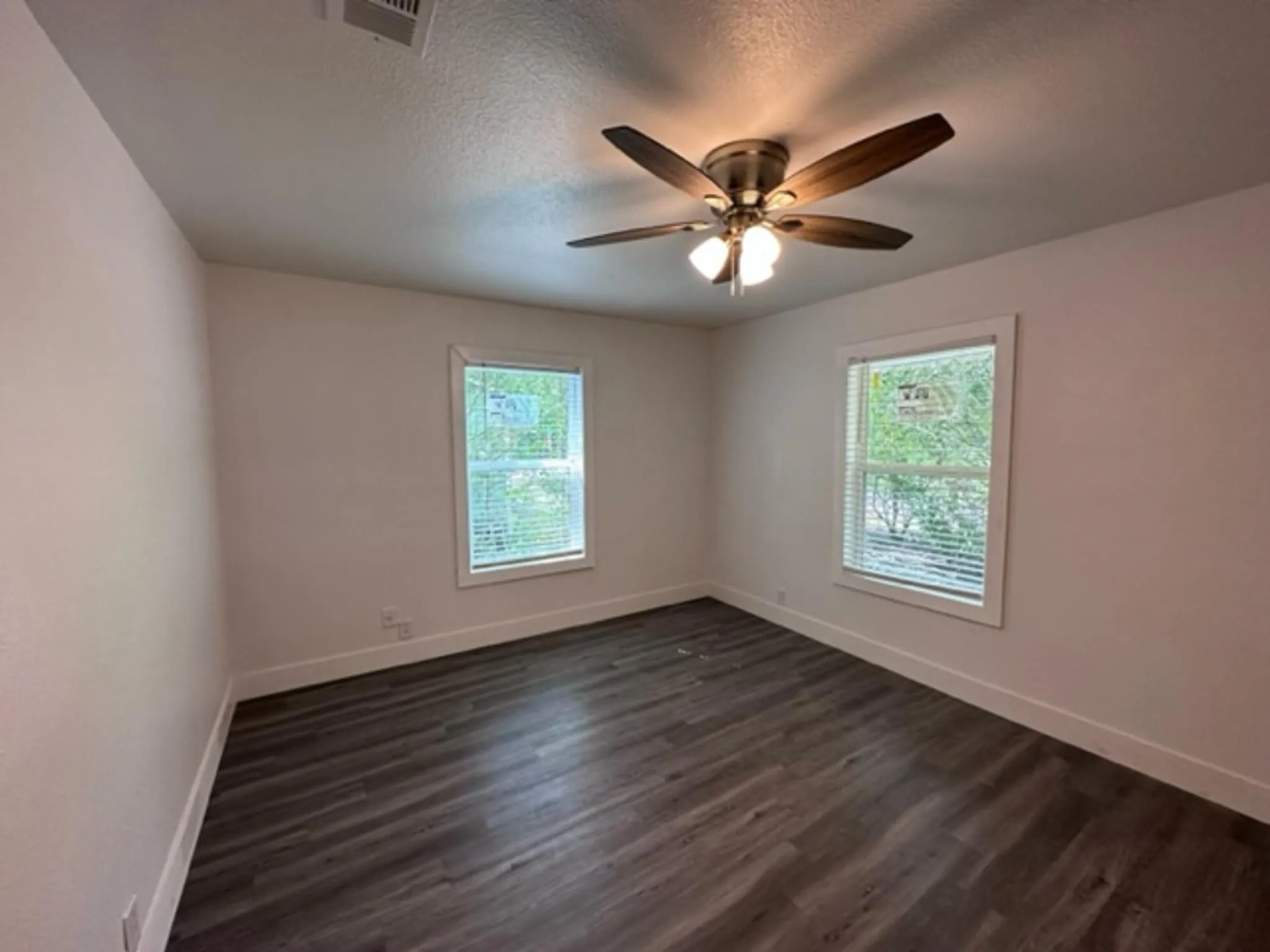 Single Family Residence For Rent in Grayson County , 706 E Acheson Road, Denison, Texas 75021, 2 Bedroom, 1 Bathroom, Garage spaces, 672 Sqft, built in 1940, mls#21395499, Real Estate Agent in Denison, Homes For Rent in Grayson county, Homes For Rent in Denison, Realtor in Denison Texas, Real Estate Brokerage Independent Realty Texas, Luminita Cordes Realtor
