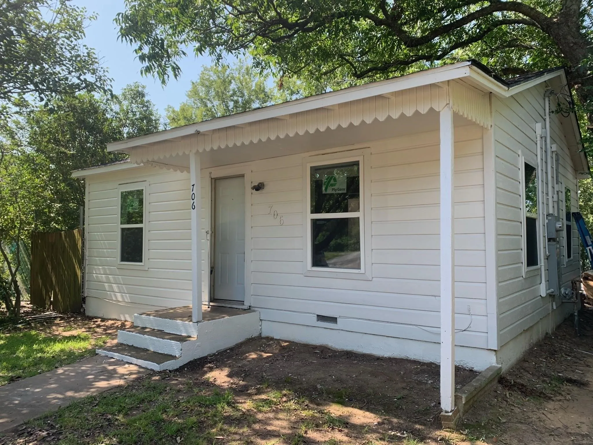 Single Family Residence For Rent in Grayson County , 706 E Acheson Road, Denison, Texas 75021, 2 Bedroom, 1 Bathroom, Garage spaces, 672 Sqft, built in 1940, mls#21395499, Real Estate Agent in Denison, Homes For Rent in Grayson county, Homes For Rent in Denison, Realtor in Denison Texas, Real Estate Brokerage Independent Realty Texas, Luminita Cordes Realtor