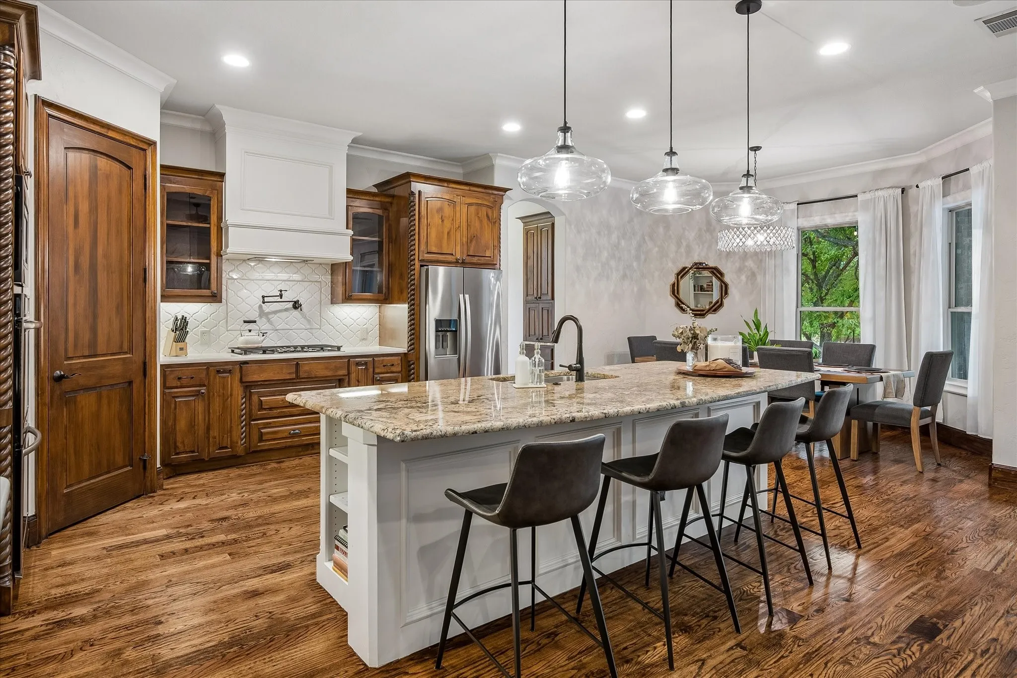Single Family Residence For Sale in Tarrant County , 512 Clear Vista Drive, Trophy Club, Texas 76262, 4 Bedroom, 5 Bathroom, 3 Garage spaces, 4,139 Sqft, built in 2013, mls#21385388, Real Estate Agent in Trophy Club, Homes For Sale in Tarrant county, Homes For Sale in Trophy Club, Realtor in Trophy Club Texas, Real Estate Brokerage Independent Realty Texas, Luminita Cordes Realtor