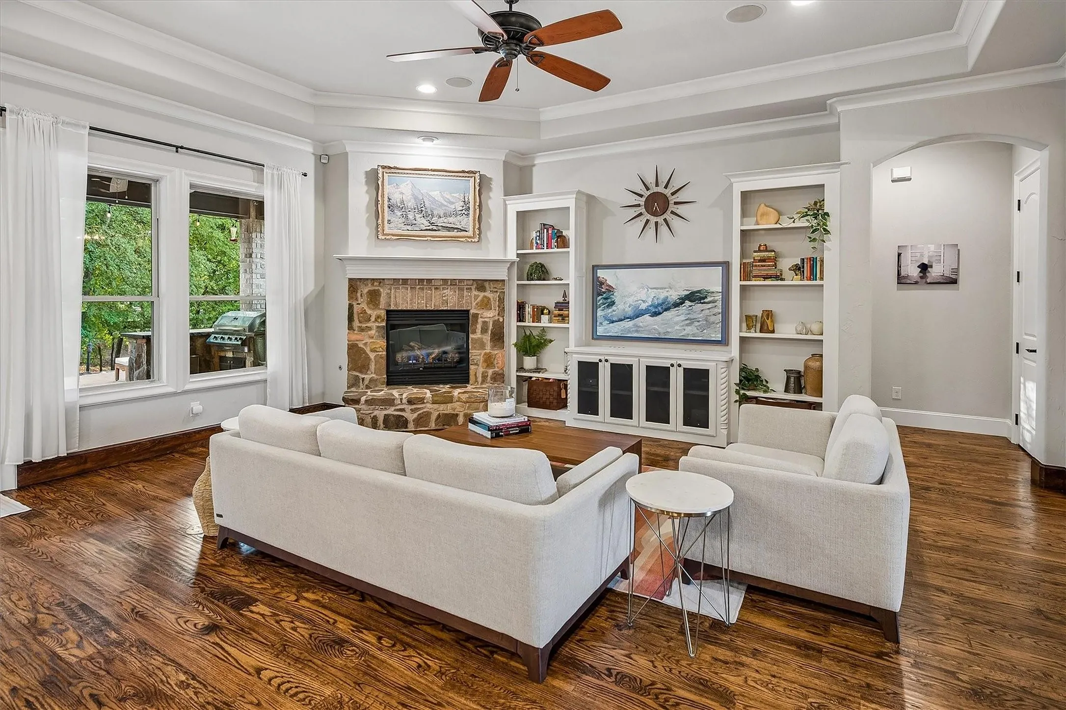 Single Family Residence For Sale in Tarrant County , 512 Clear Vista Drive, Trophy Club, Texas 76262, 4 Bedroom, 5 Bathroom, 3 Garage spaces, 4,139 Sqft, built in 2013, mls#21385388, Real Estate Agent in Trophy Club, Homes For Sale in Tarrant county, Homes For Sale in Trophy Club, Realtor in Trophy Club Texas, Real Estate Brokerage Independent Realty Texas, Luminita Cordes Realtor