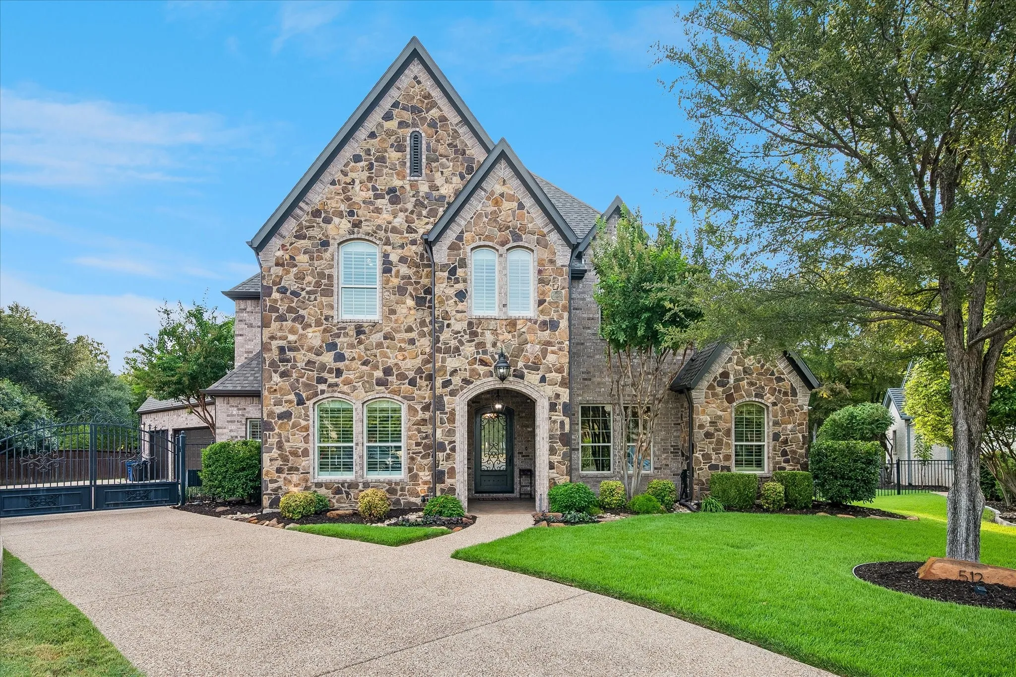 Single Family Residence For Sale in Tarrant County , 512 Clear Vista Drive, Trophy Club, Texas 76262, 4 Bedroom, 5 Bathroom, 3 Garage spaces, 4,139 Sqft, built in 2013, mls#21385388, Real Estate Agent in Trophy Club, Homes For Sale in Tarrant county, Homes For Sale in Trophy Club, Realtor in Trophy Club Texas, Real Estate Brokerage Independent Realty Texas, Luminita Cordes Realtor