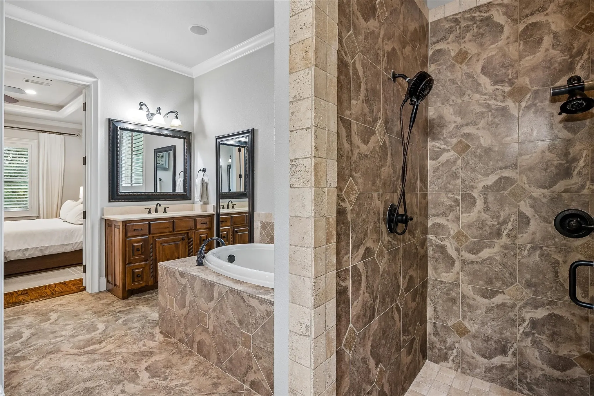 Single Family Residence For Sale in Tarrant County , 512 Clear Vista Drive, Trophy Club, Texas 76262, 4 Bedroom, 5 Bathroom, 3 Garage spaces, 4,139 Sqft, built in 2013, mls#21385388, Real Estate Agent in Trophy Club, Homes For Sale in Tarrant county, Homes For Sale in Trophy Club, Realtor in Trophy Club Texas, Real Estate Brokerage Independent Realty Texas, Luminita Cordes Realtor