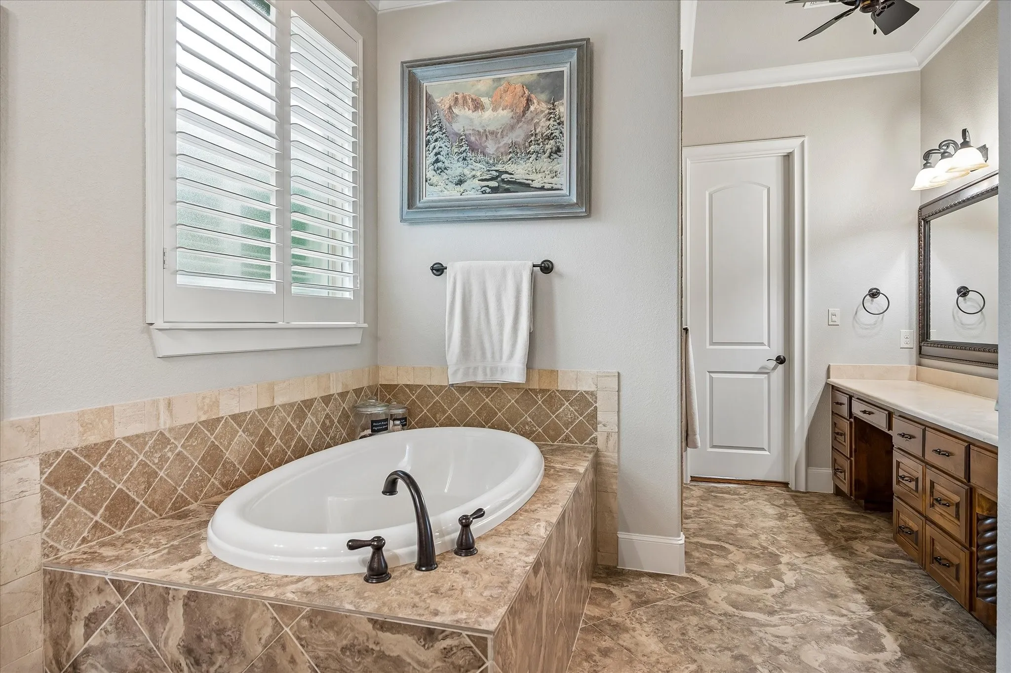 Single Family Residence For Sale in Tarrant County , 512 Clear Vista Drive, Trophy Club, Texas 76262, 4 Bedroom, 5 Bathroom, 3 Garage spaces, 4,139 Sqft, built in 2013, mls#21385388, Real Estate Agent in Trophy Club, Homes For Sale in Tarrant county, Homes For Sale in Trophy Club, Realtor in Trophy Club Texas, Real Estate Brokerage Independent Realty Texas, Luminita Cordes Realtor
