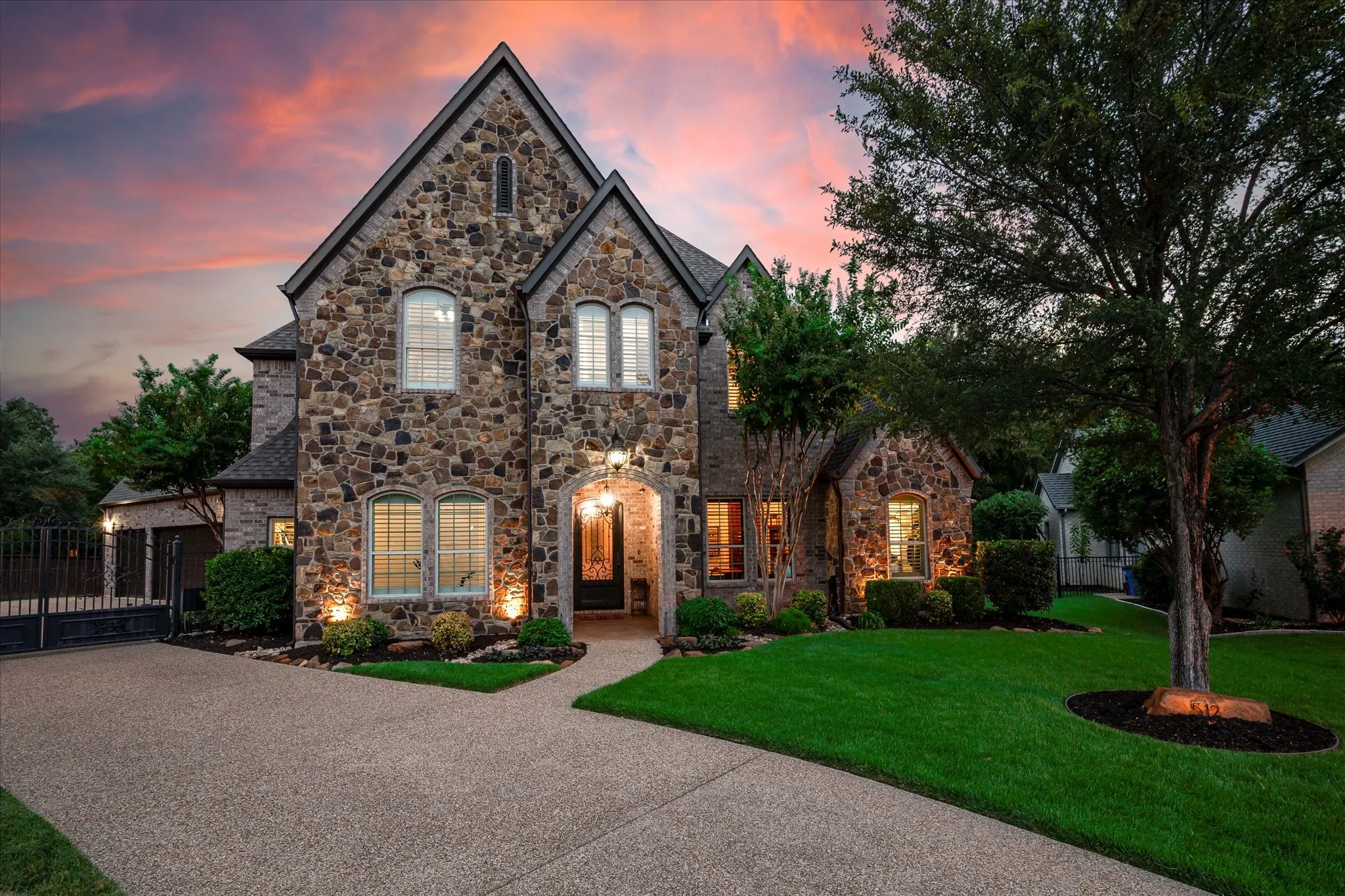 Single Family Residence For Sale in Tarrant County , 512 Clear Vista Drive, Trophy Club, Texas 76262, 4 Bedroom, 5 Bathroom, 3 Garage spaces, 4,139 Sqft, built in 2013, mls#21385388, Real Estate Agent in Trophy Club, Homes For Sale in Tarrant county, Homes For Sale in Trophy Club, Realtor in Trophy Club Texas, Real Estate Brokerage Independent Realty Texas, Luminita Cordes Realtor